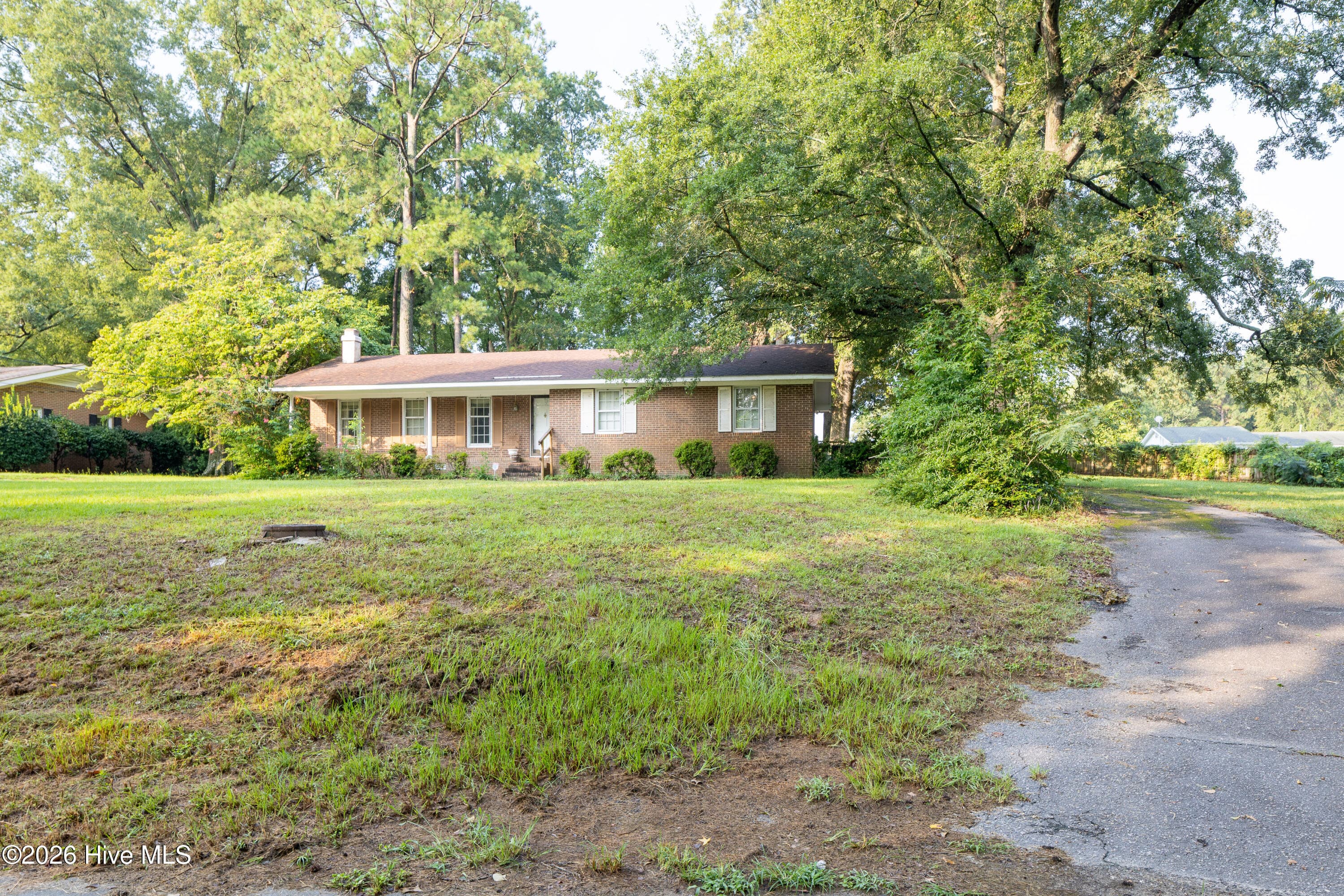 Single Family Residence at 507 Parker Drive, Clinton, NC 28328, photo 3 of 28