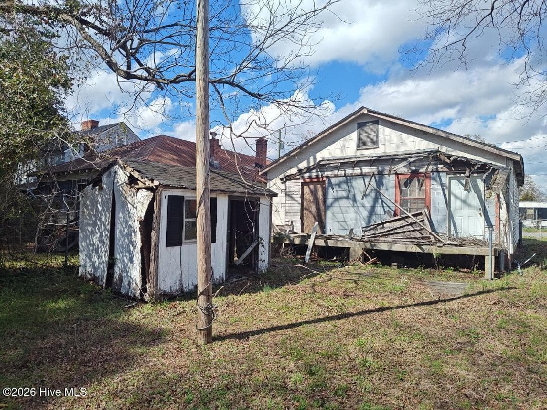 Single Family Residence at 317 E Peyton Avenue, Kinston, NC 28501, photo 10 of 10