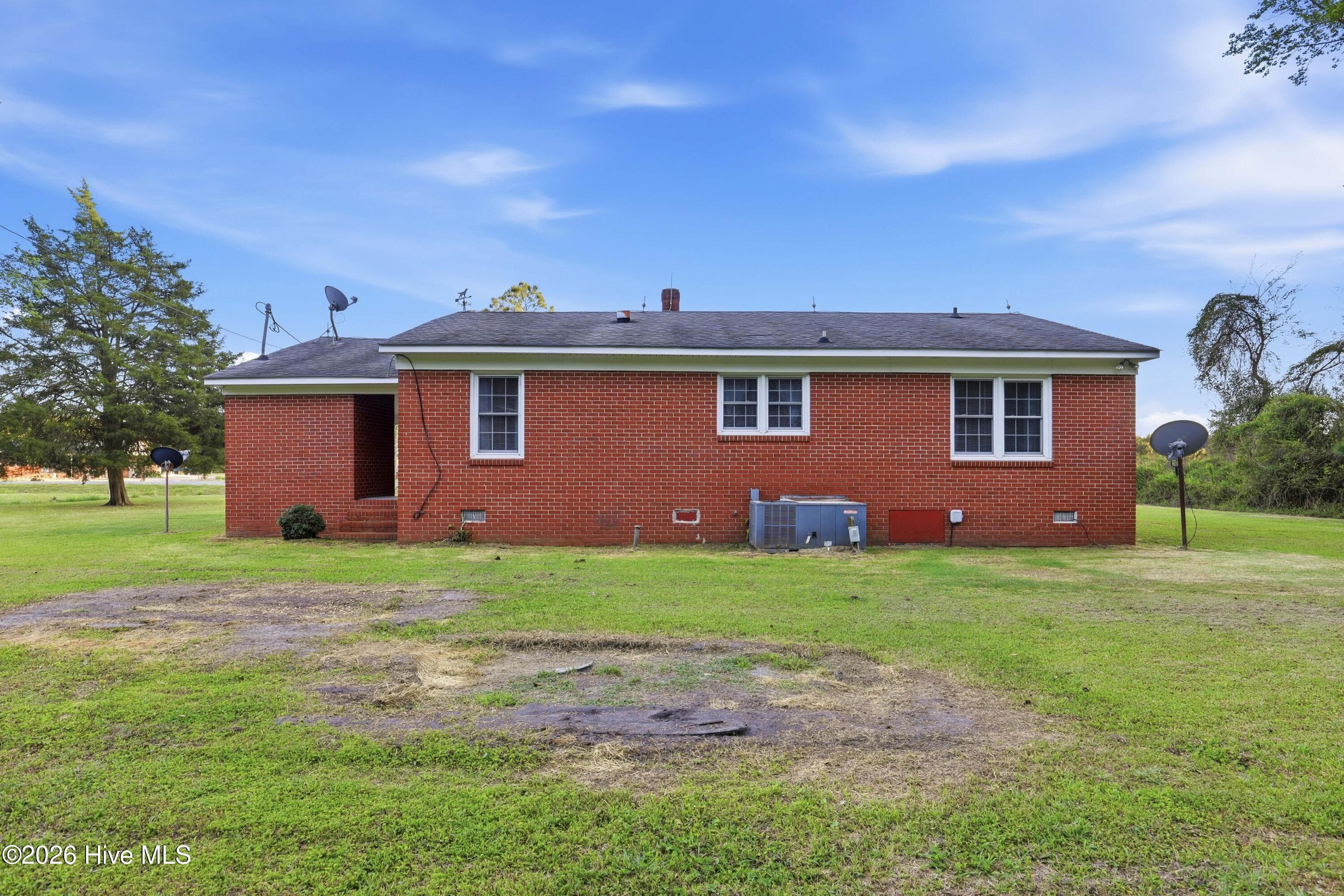 Single Family Residence at 6566 Hwy 41 W, Trenton, NC 28585, photo 7 of 29