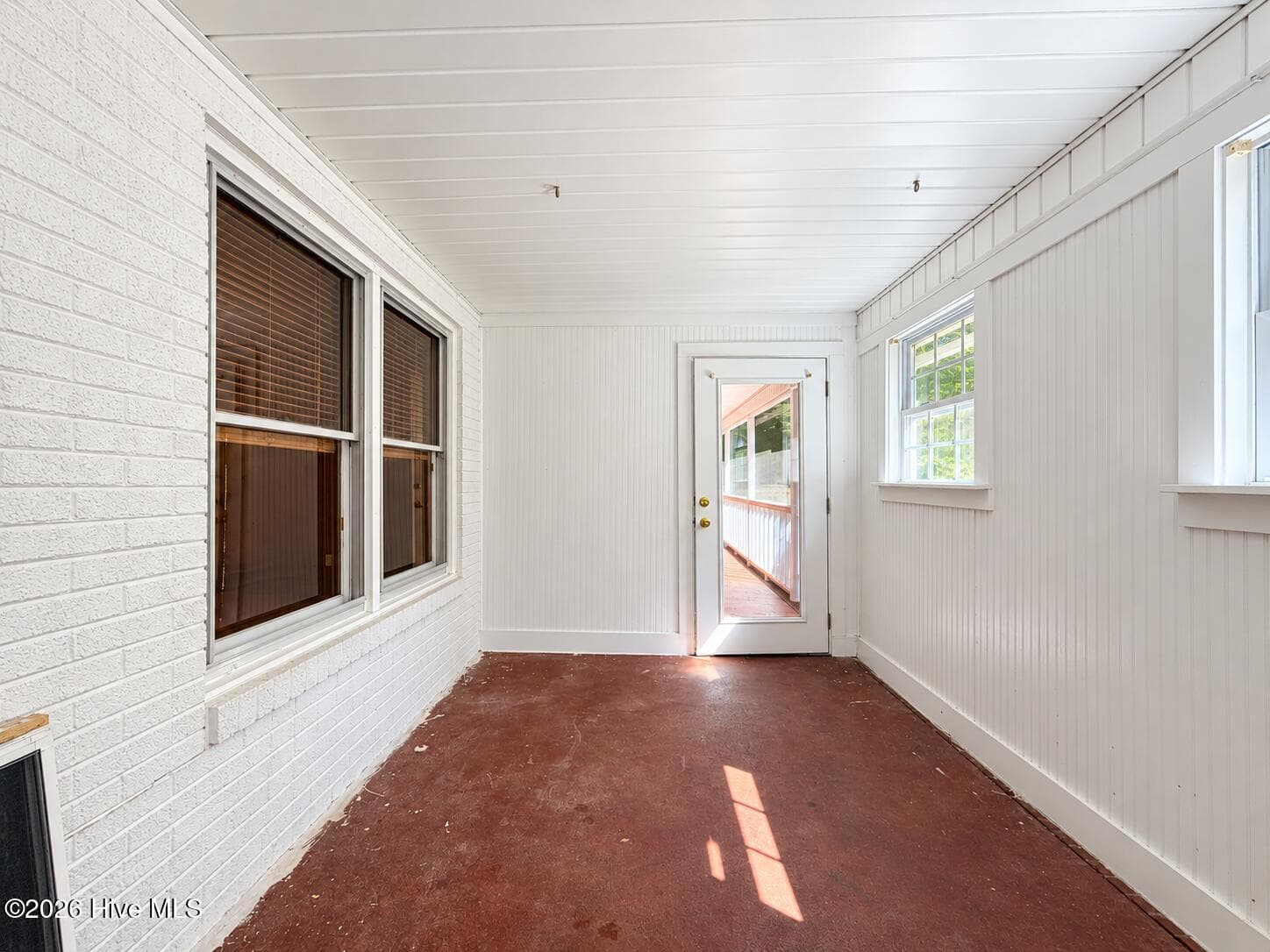 Screened porch through the door on the right. - 320 Northern Boulevard, Wilmington, NC 28401