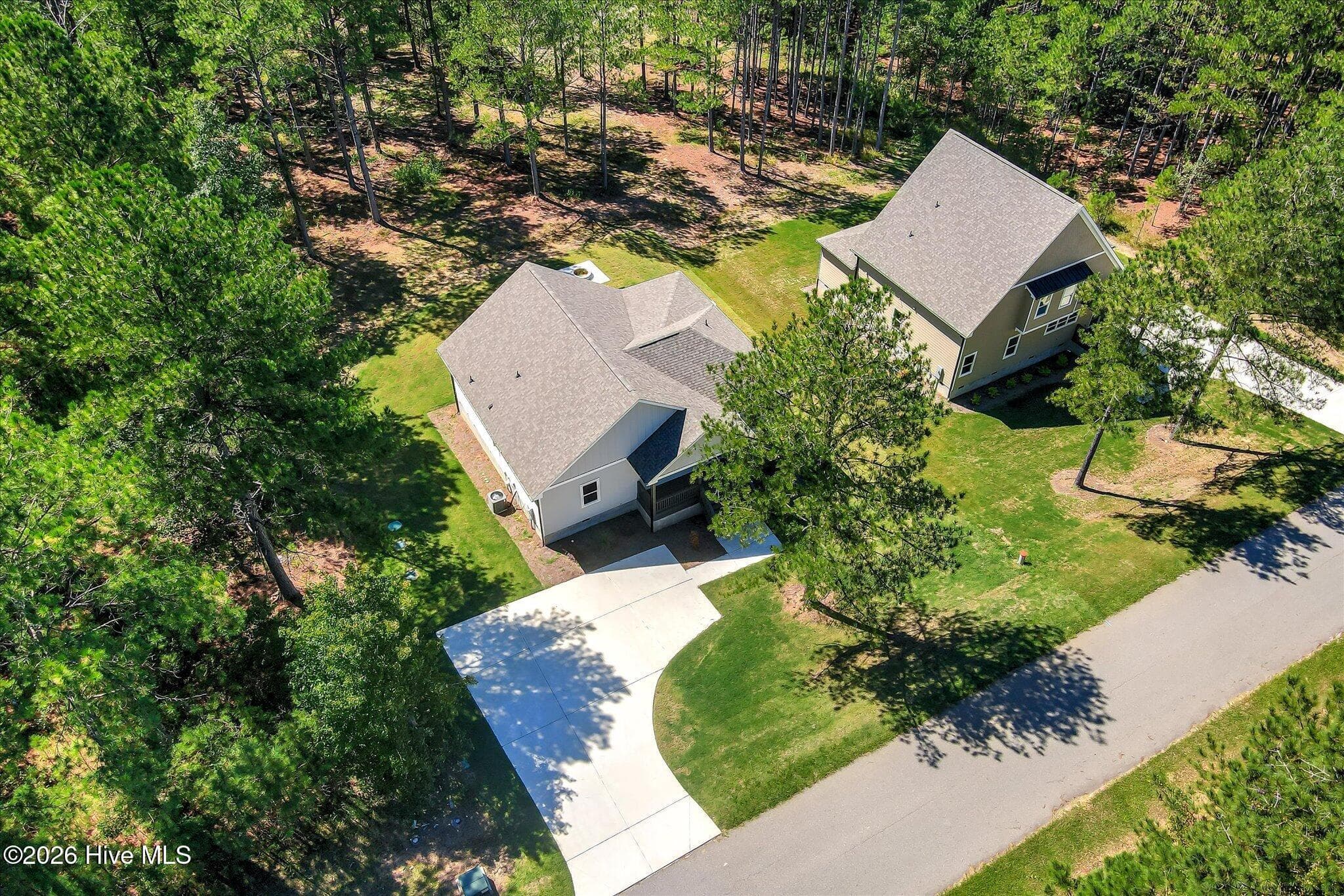 4bd/3.5ba with 1611 sqft on dockable 1.06-ac lot with ample parking - 1198 Sunset Cove, Tignall, GA 30668