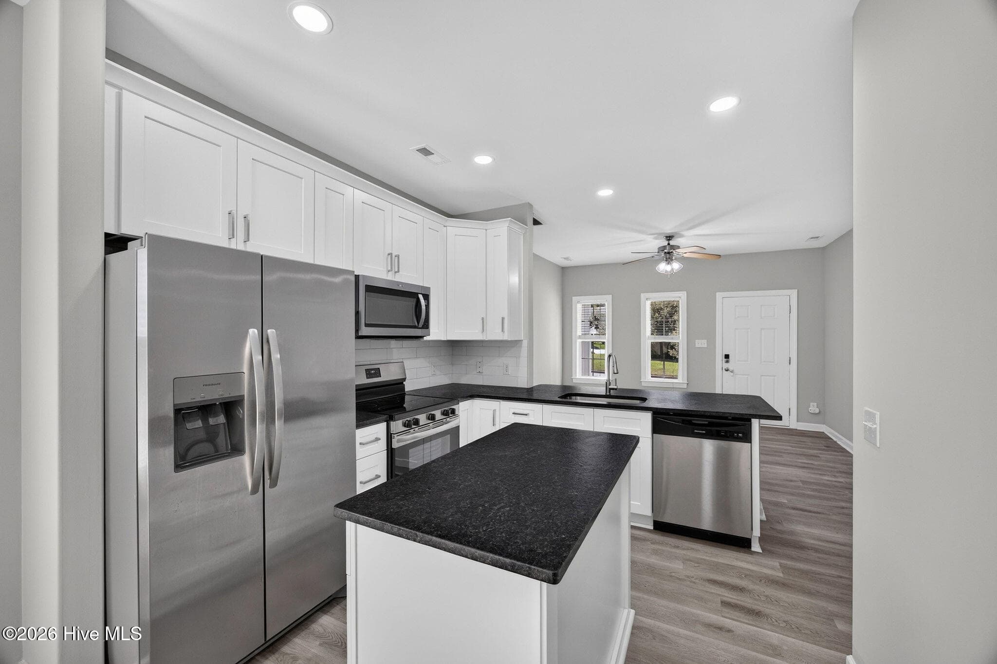 Single Family Residence at 1022 Lake Norman Lane, Leland, NC 28451, photo 9 of 36