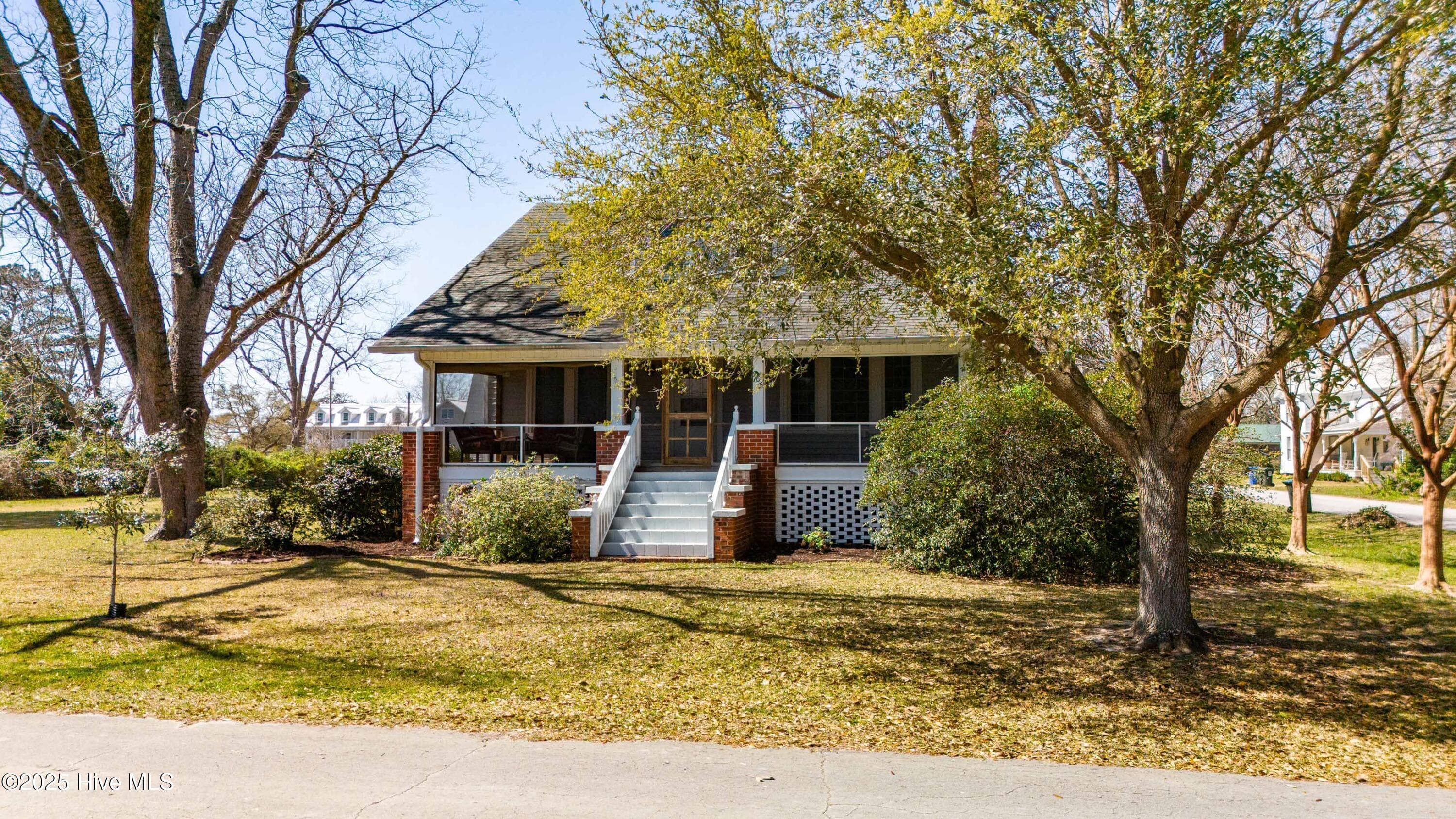 Single Family Residence at 205 High Street, Oriental, NC 28571, photo 5 of 80