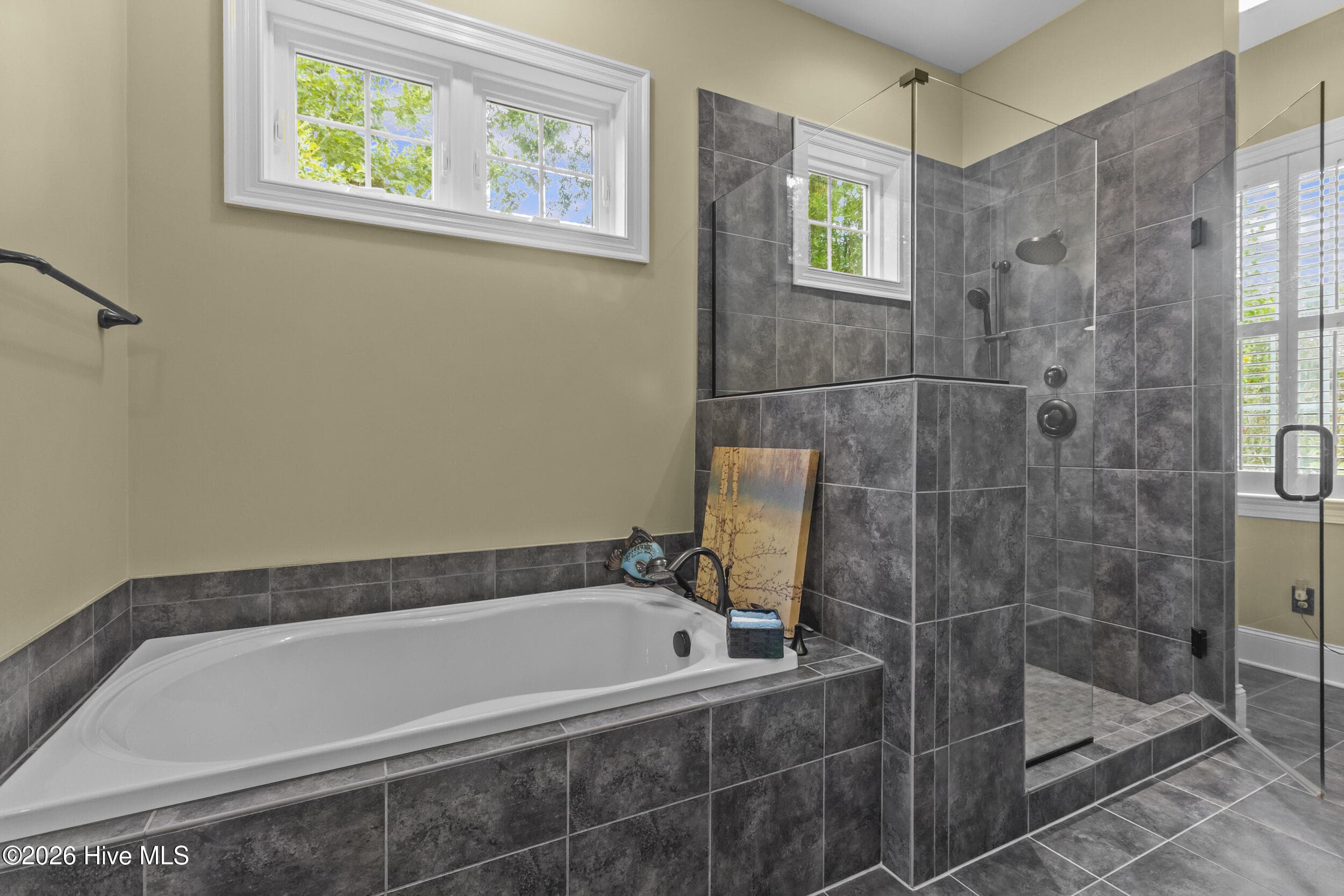 Owners Bathroom - 108 Sursee Court, New Bern, NC 28562