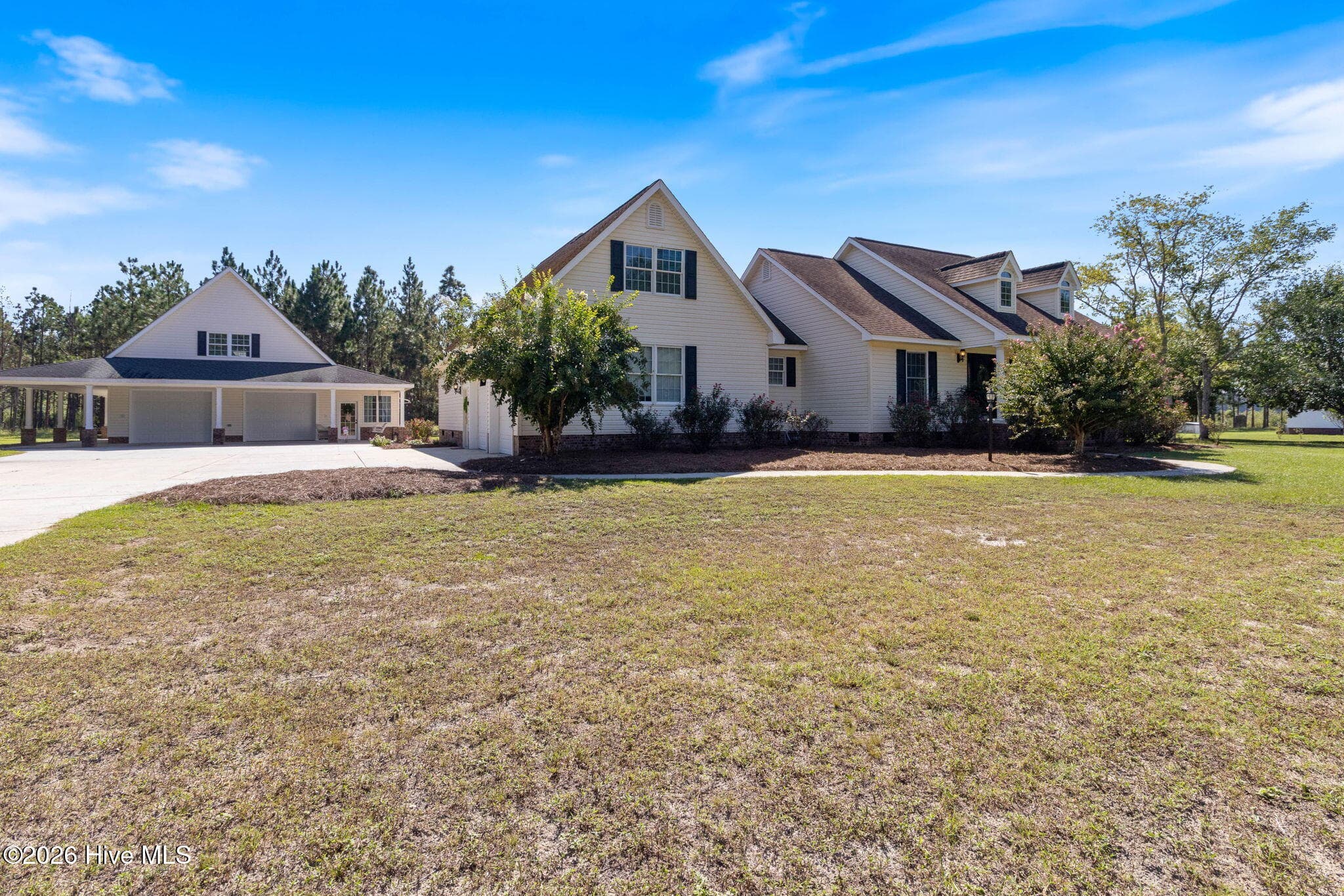 And Guest House - 727 Mount Olive Road, Bladenboro, NC 28320