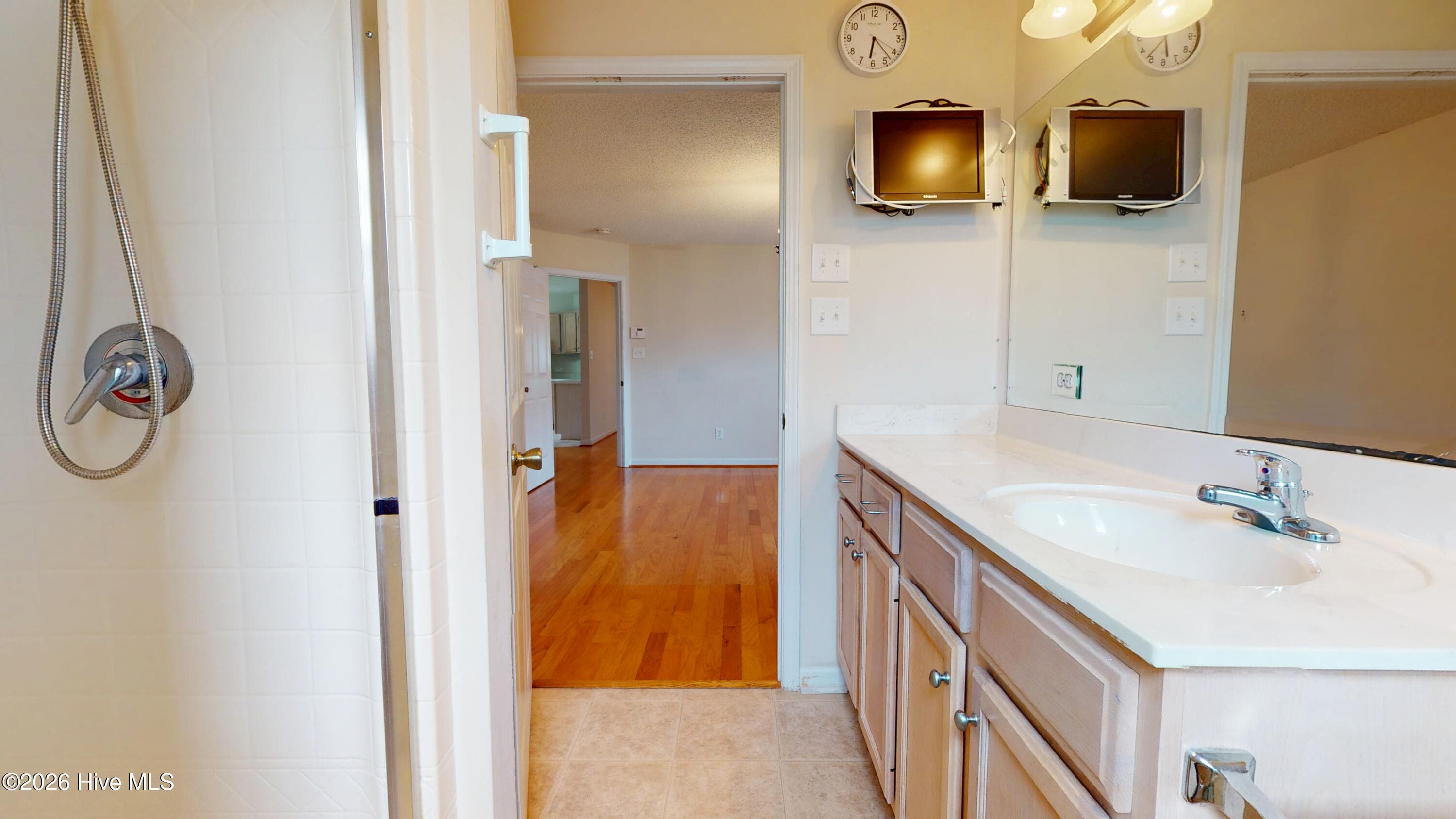 2011 Colony Plaza, Jacksonville, NC 28546