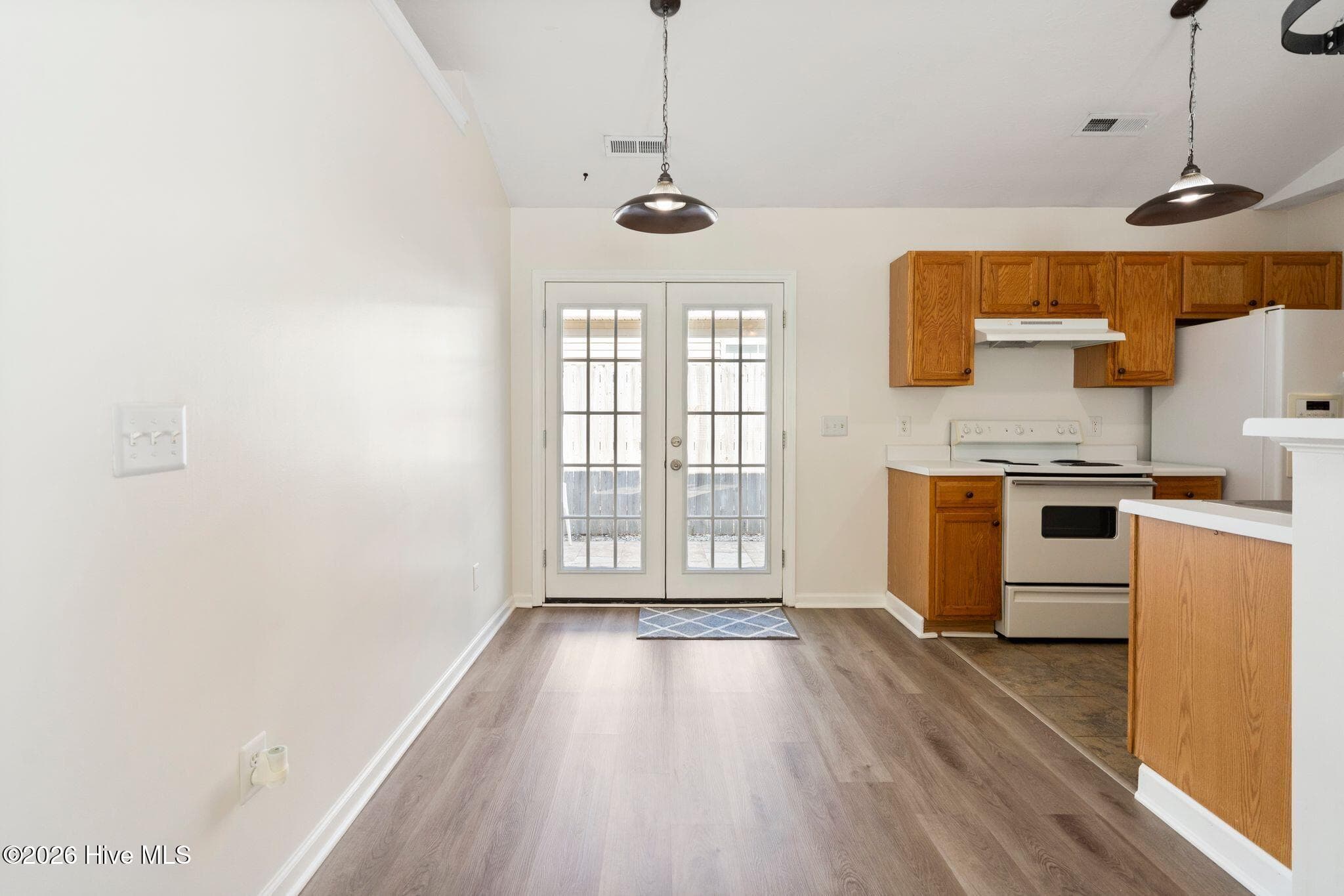 Single Family Residence at 811 Grathwol Drive, Wilmington, NC 28405, photo 10 of 41