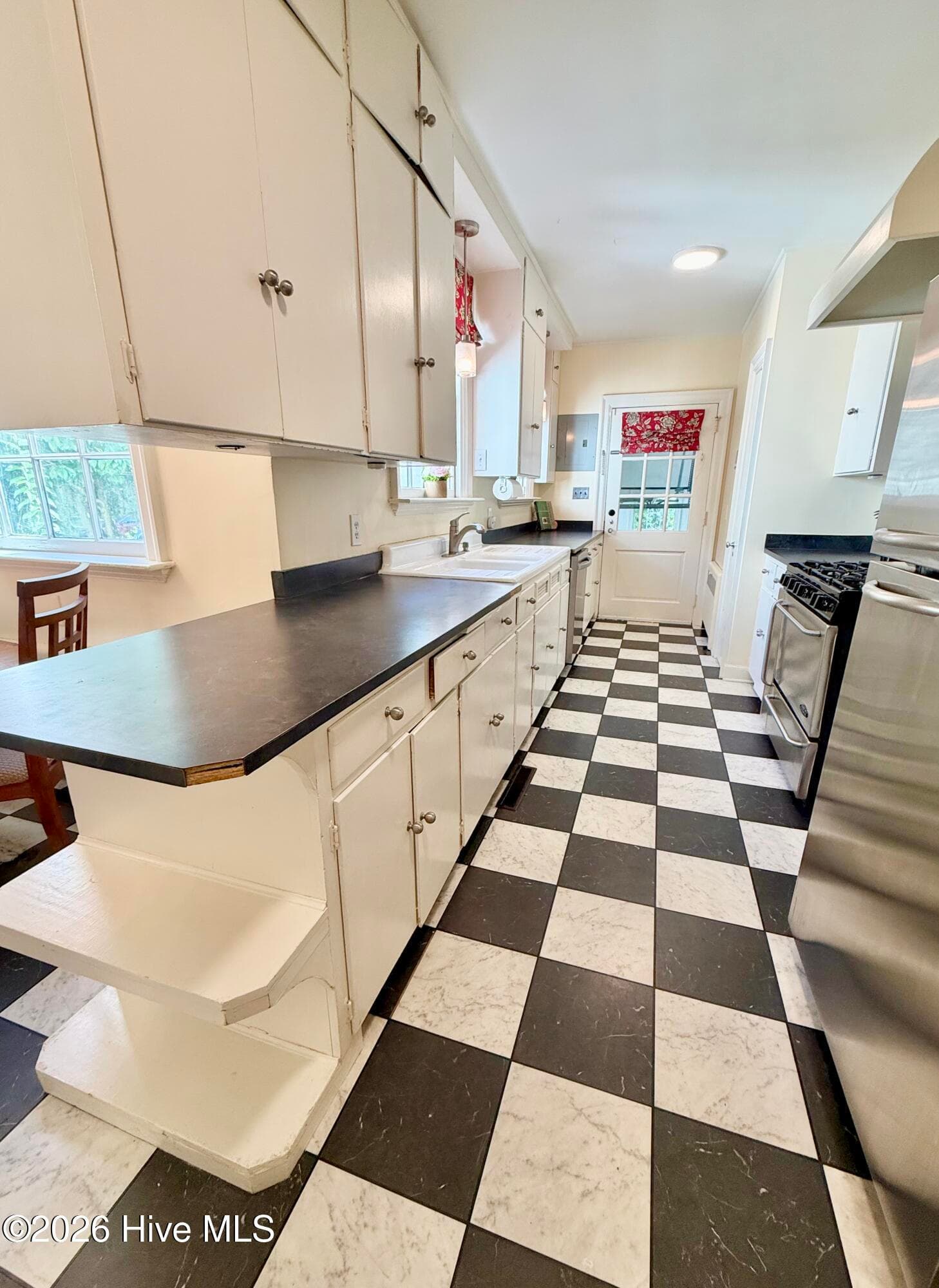 Single Family Residence at 1009 Rhem Street, Kinston, NC 28501, photo 15 of 60