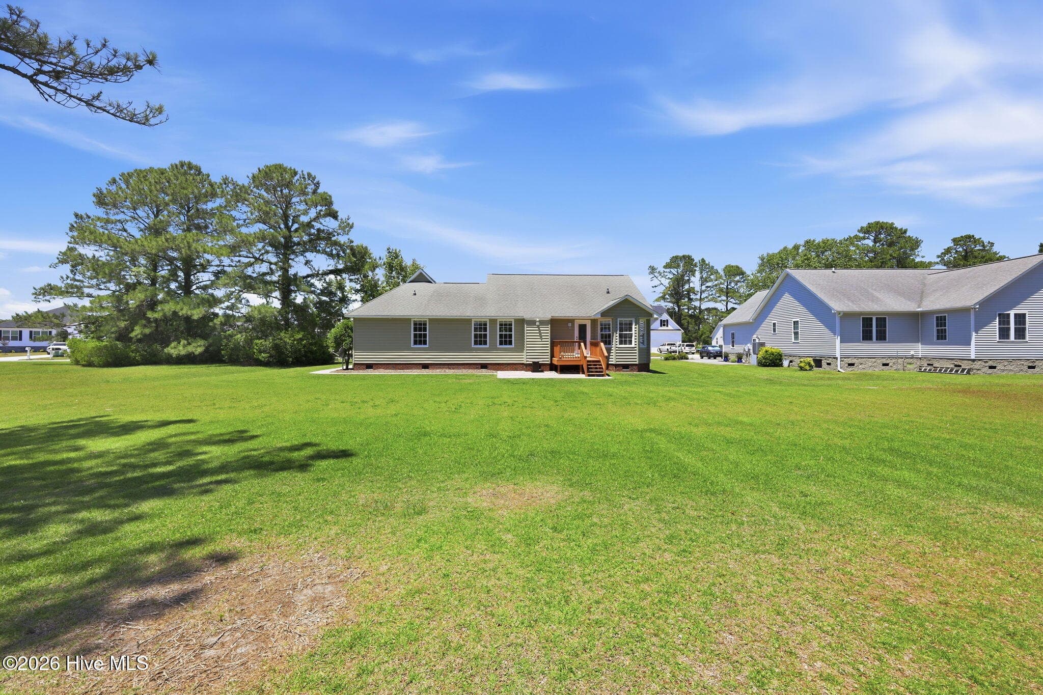 Single Family Residence at 1129 Coral Reef Drive, New Bern, NC 28560, photo 15 of 68