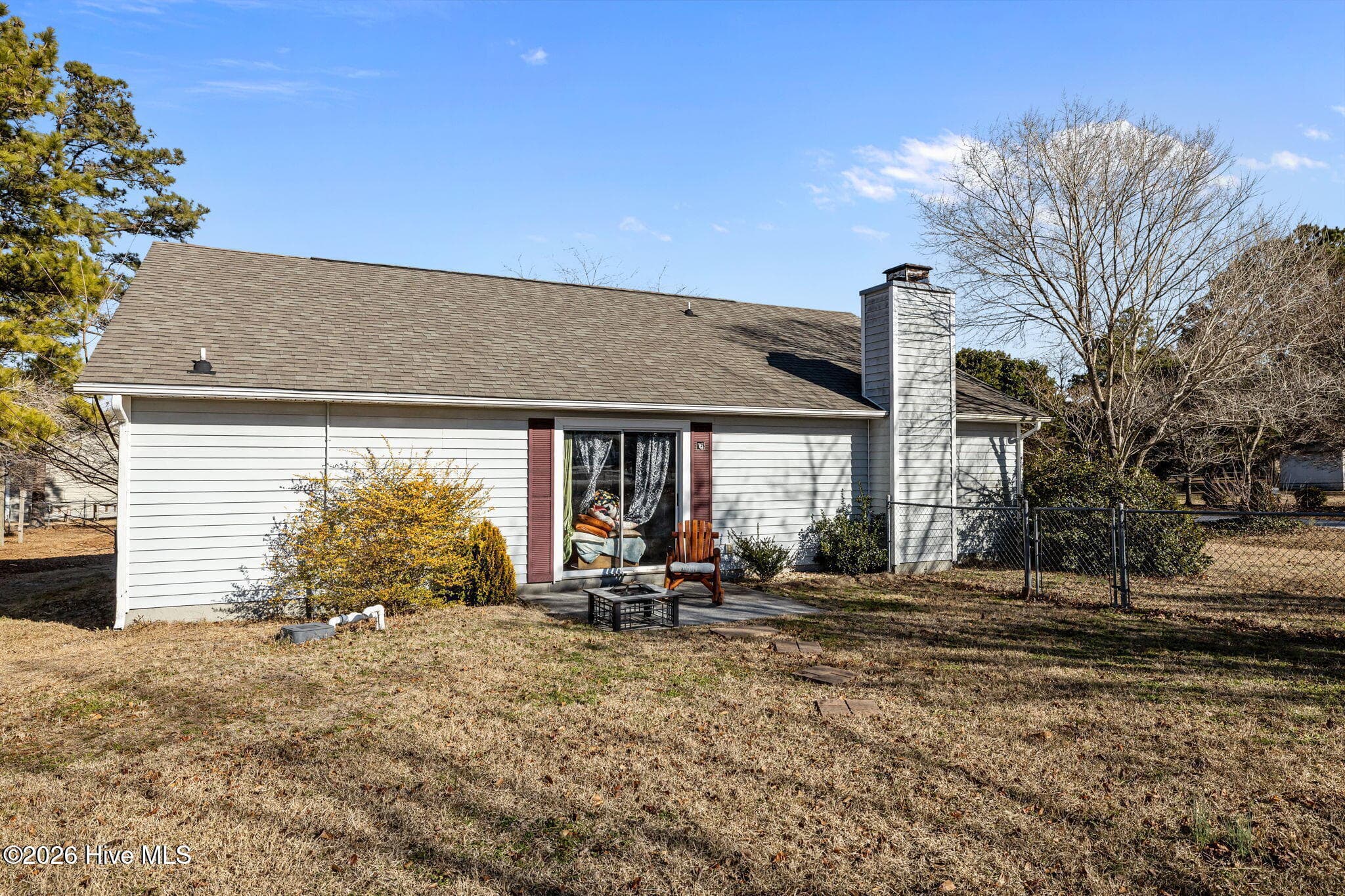 Single Family Residence at 305 Tassel Court, Hubert, NC 28539, photo 2 of 17