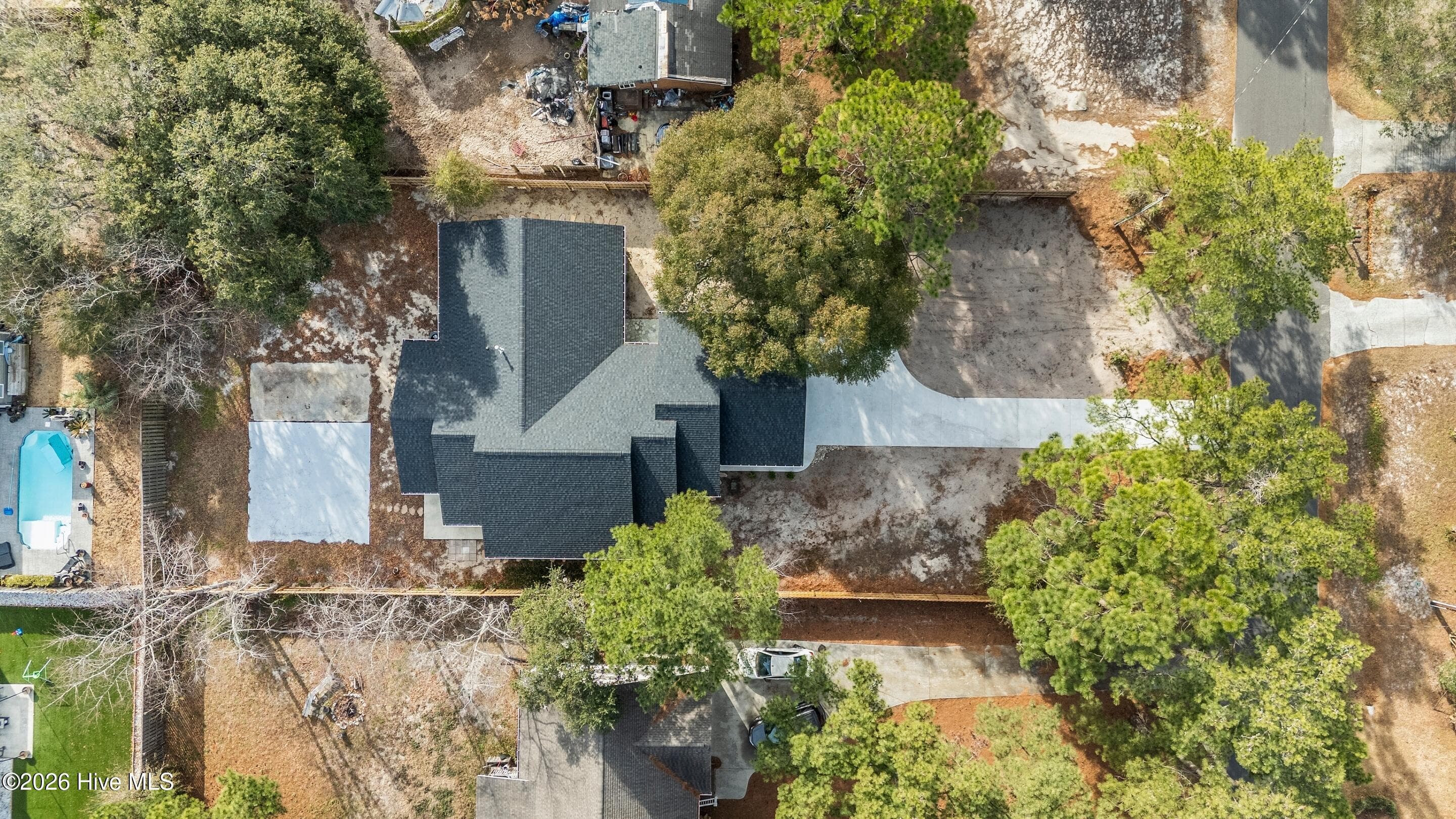 Single Family Residence at 6033 Shiloh Drive, Wilmington, NC 28409, photo 2 of 5