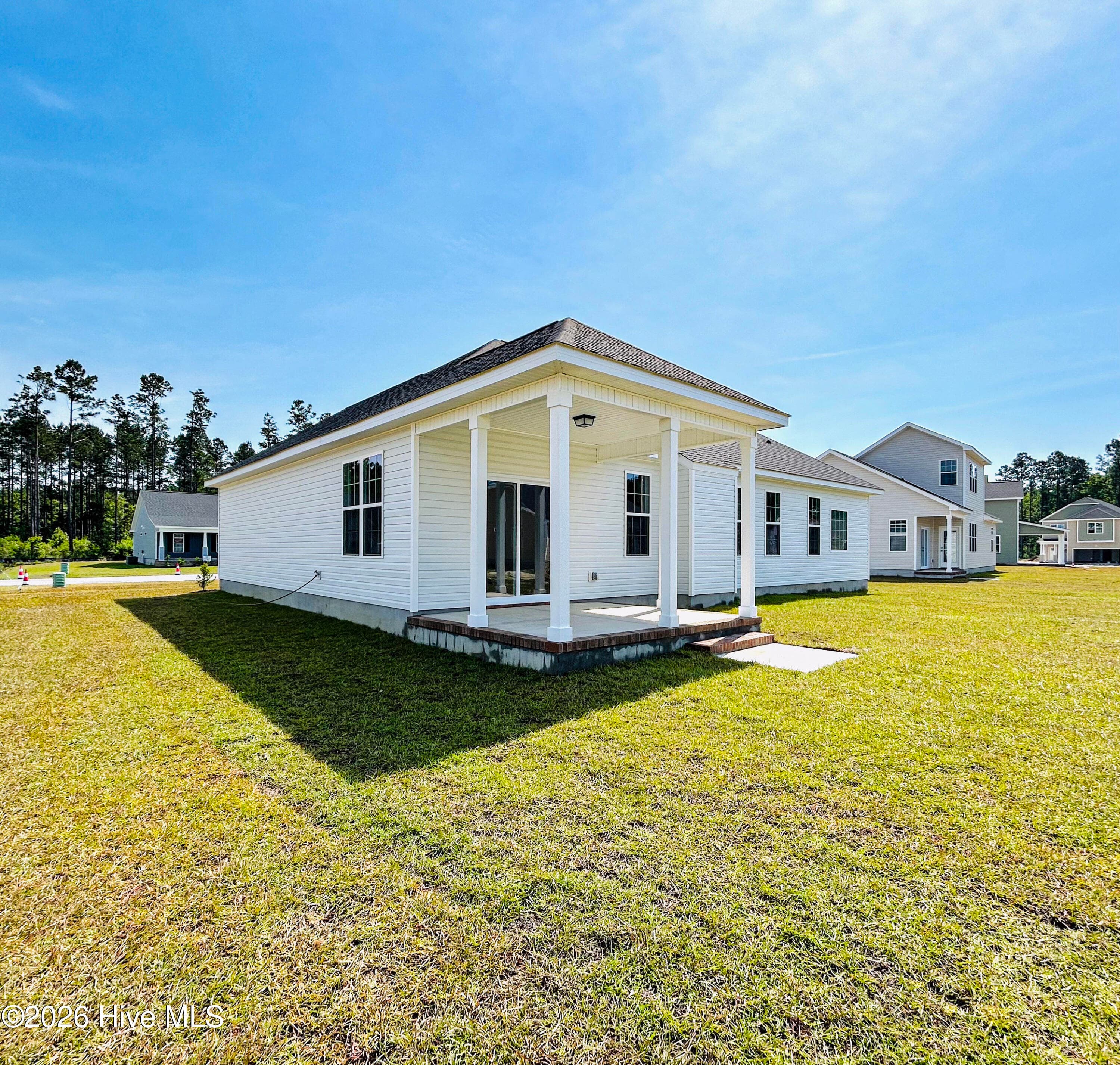 Single Family Residence at 824 Hidden Bridge Drive, Jacksonville, NC 28546, photo 10 of 54