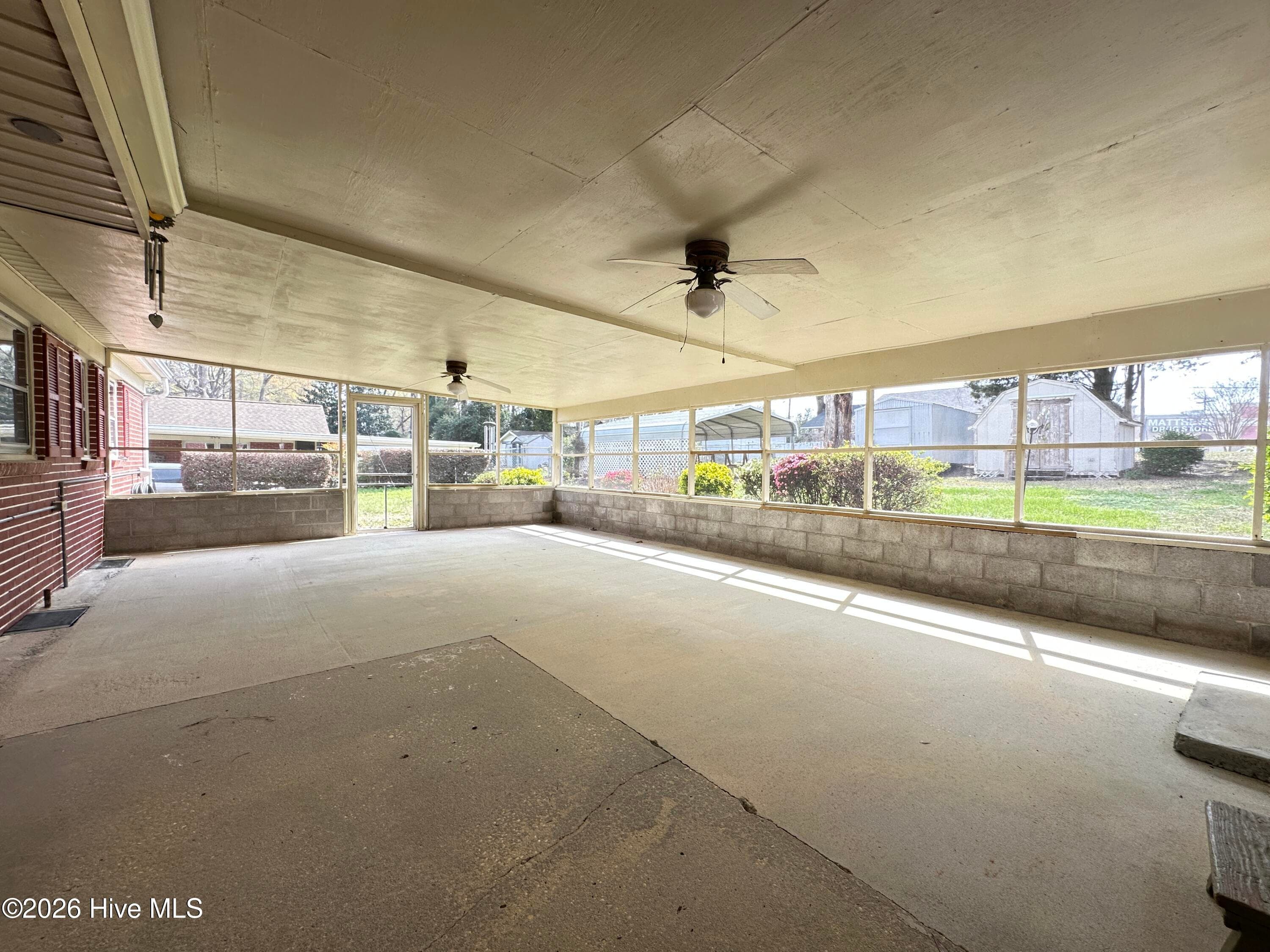 Large Screened patio - 100 Wilson Street # A, Clinton, NC 28328