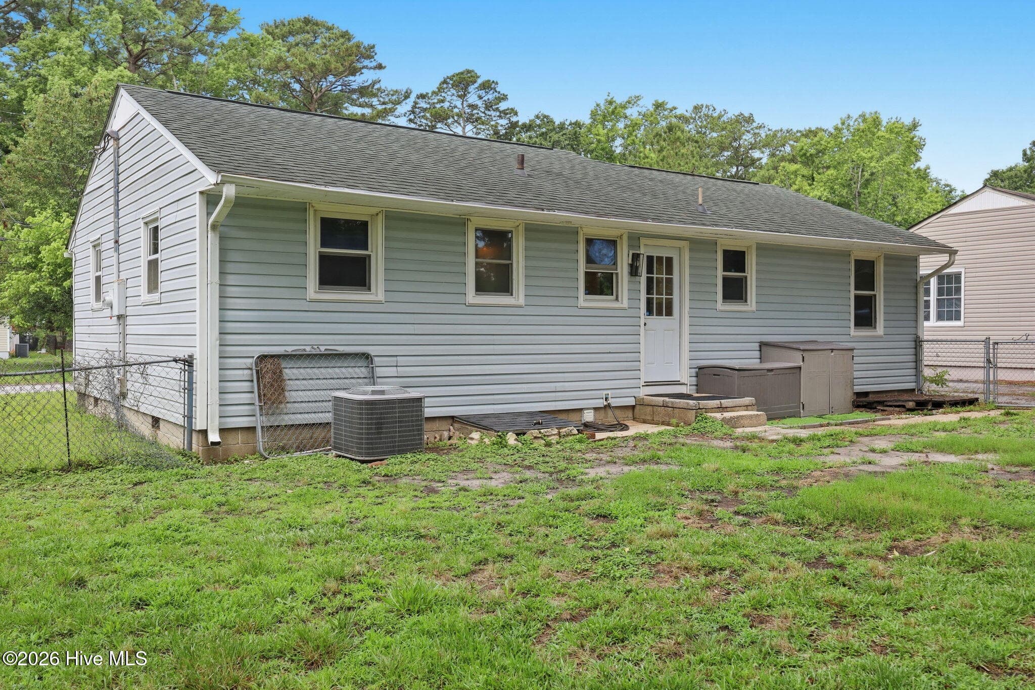 Single Family Residence at 508 Oak Lane, Jacksonville, NC 28540, photo 5 of 35