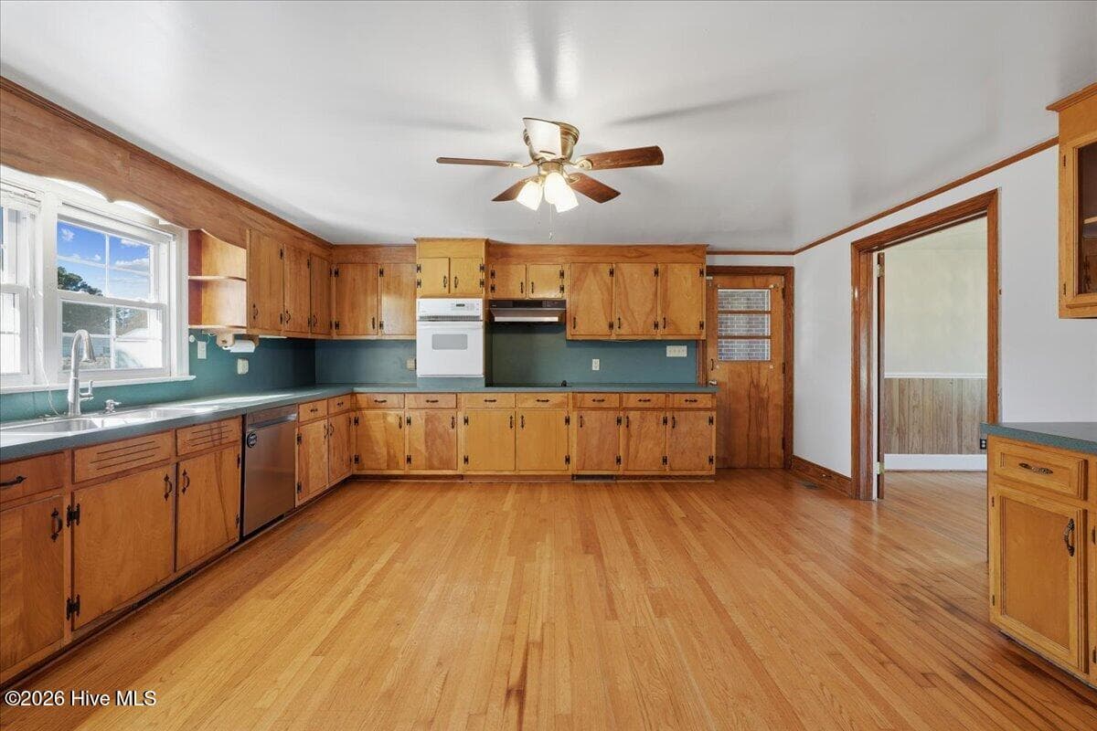 Kitchen - 751 Tyree Road, Kinston, NC 28504