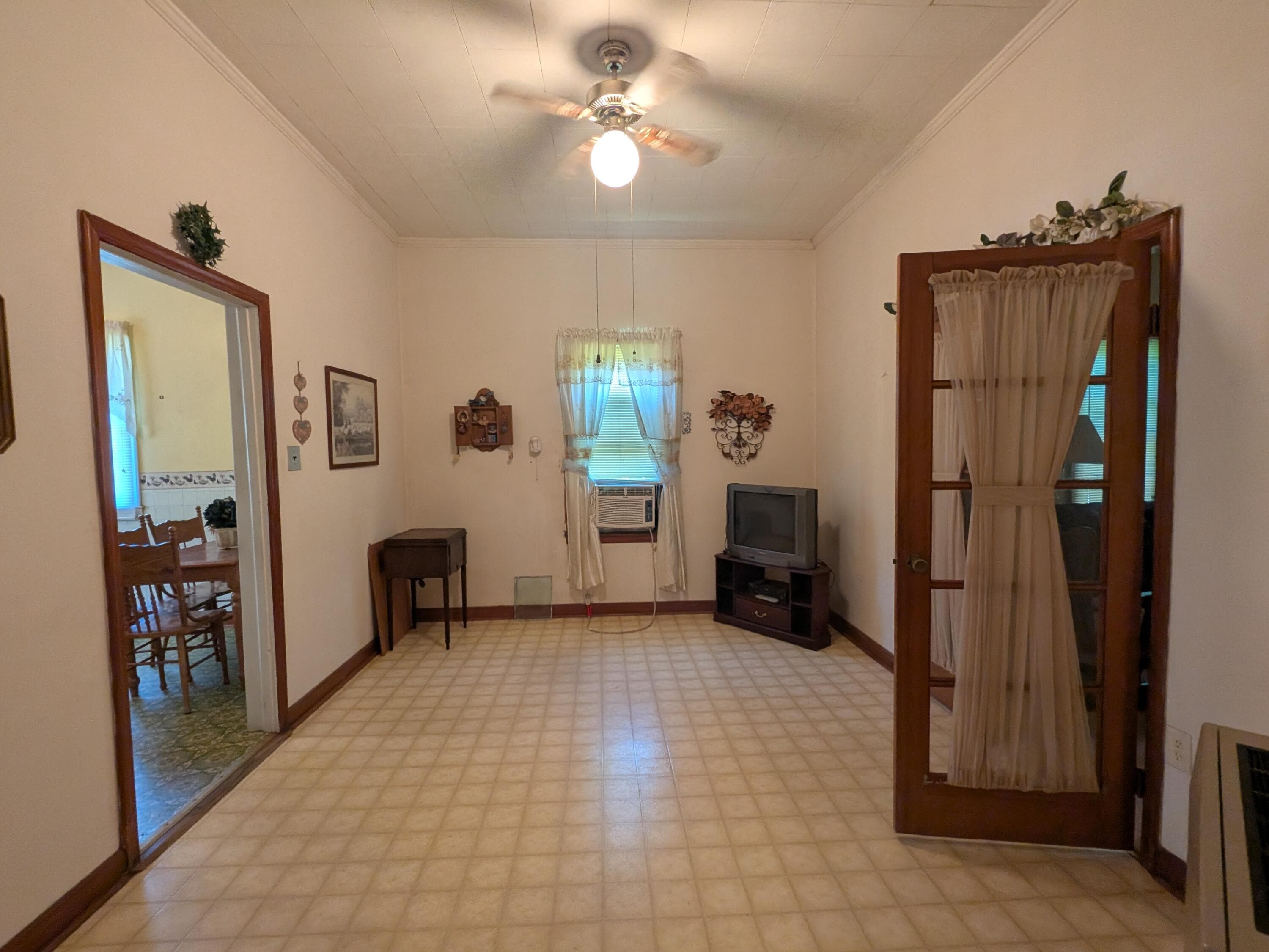 Single Family Residence at 418 Mims Street, Edgefield, SC 29824, photo 10 of 29