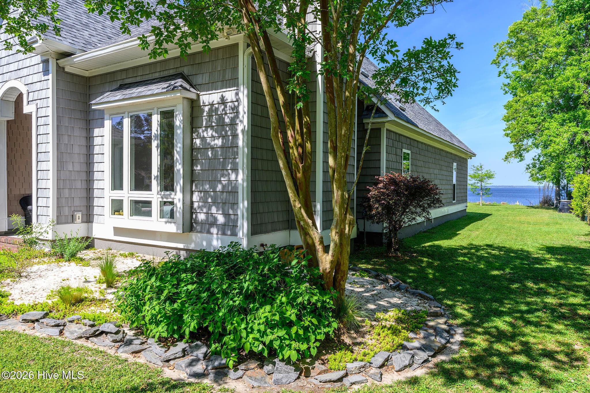 Private Side Yard with Living Fence - 228 Drake Landing, New Bern, NC 28560