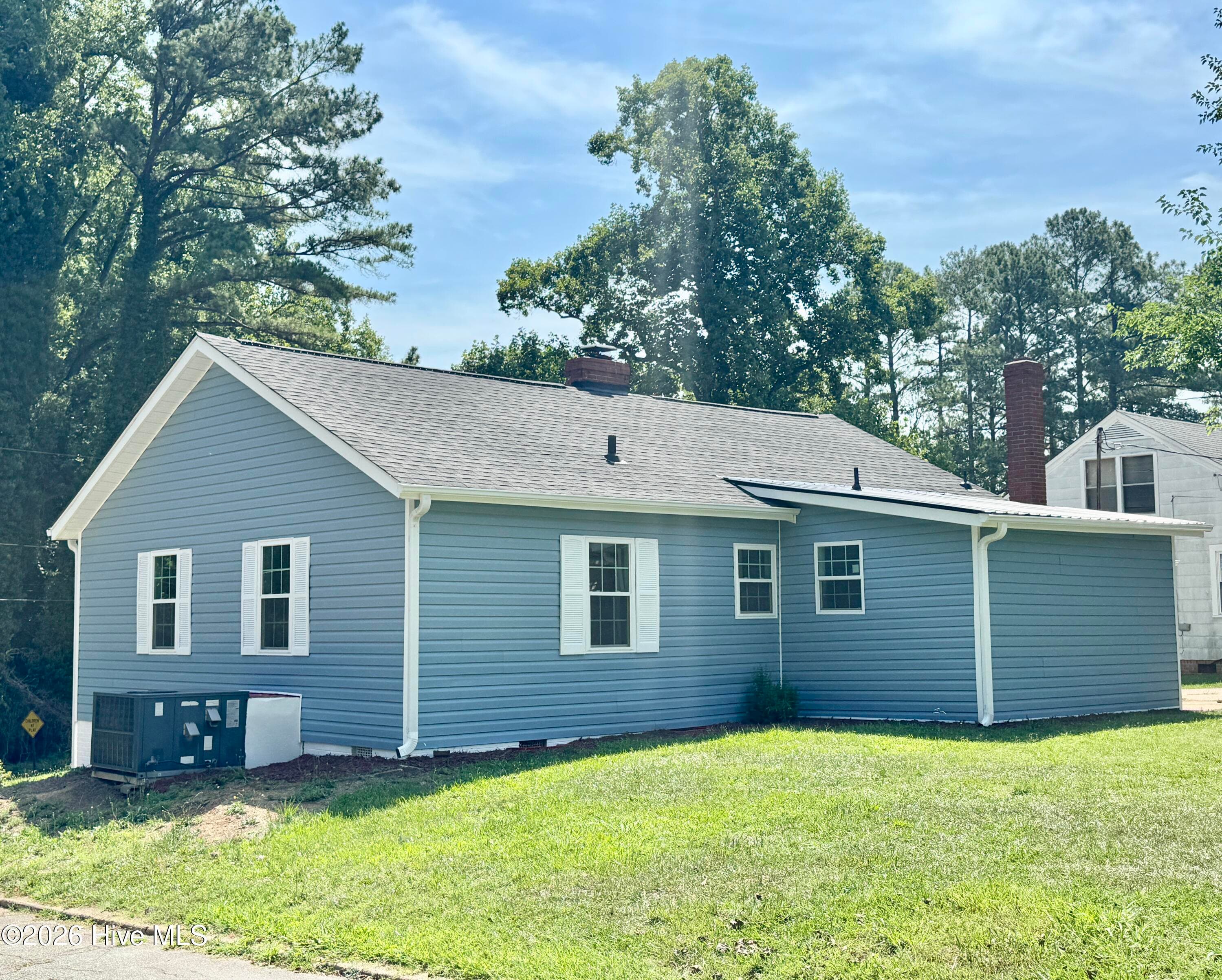 Single Family Residence at 2 Fewell Avenue, Weldon, NC 27890, photo 5 of 18
