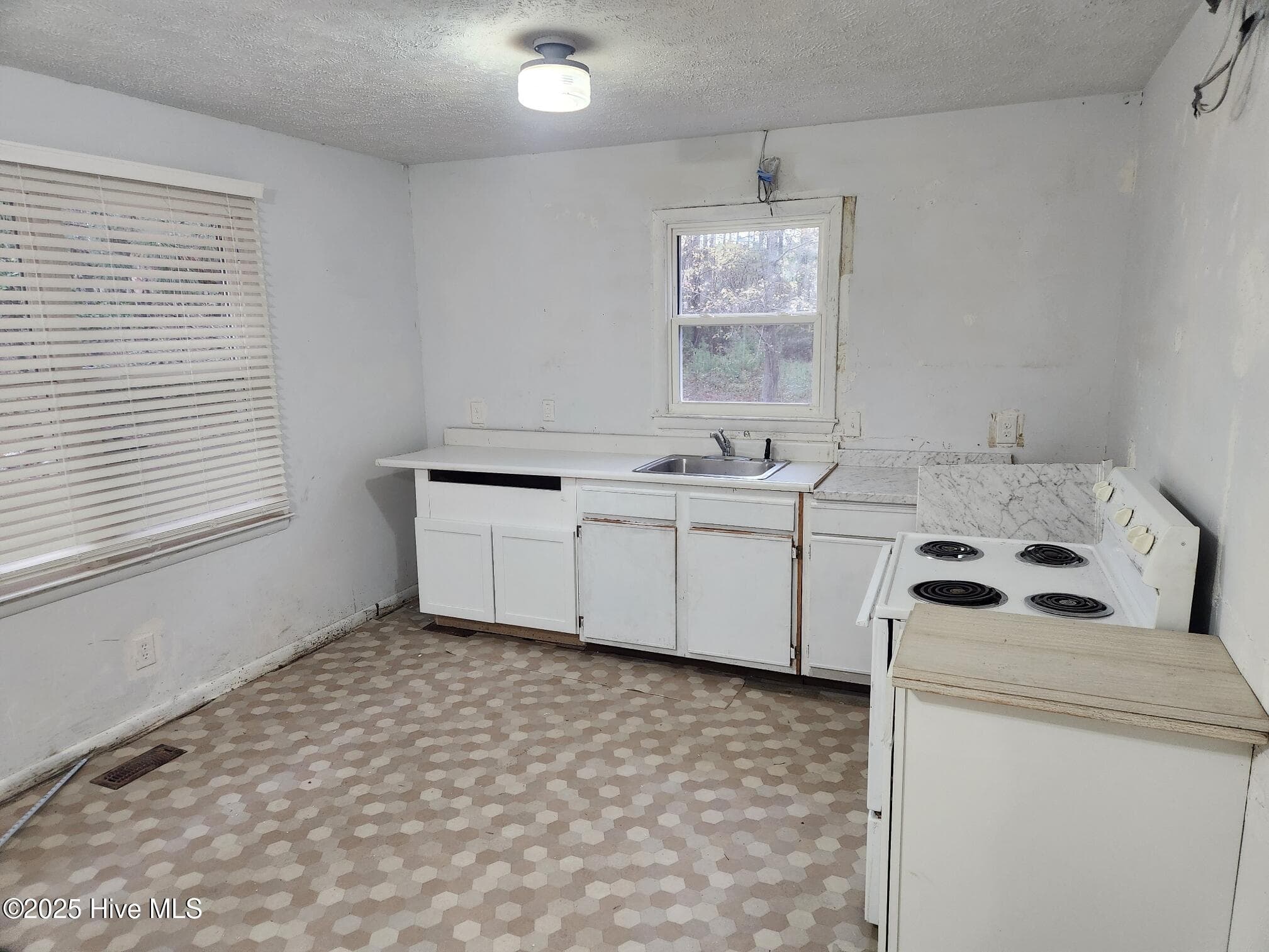 Single Family Residence at 616 N Pine Street, Roseboro, NC 28382, photo 33 of 34