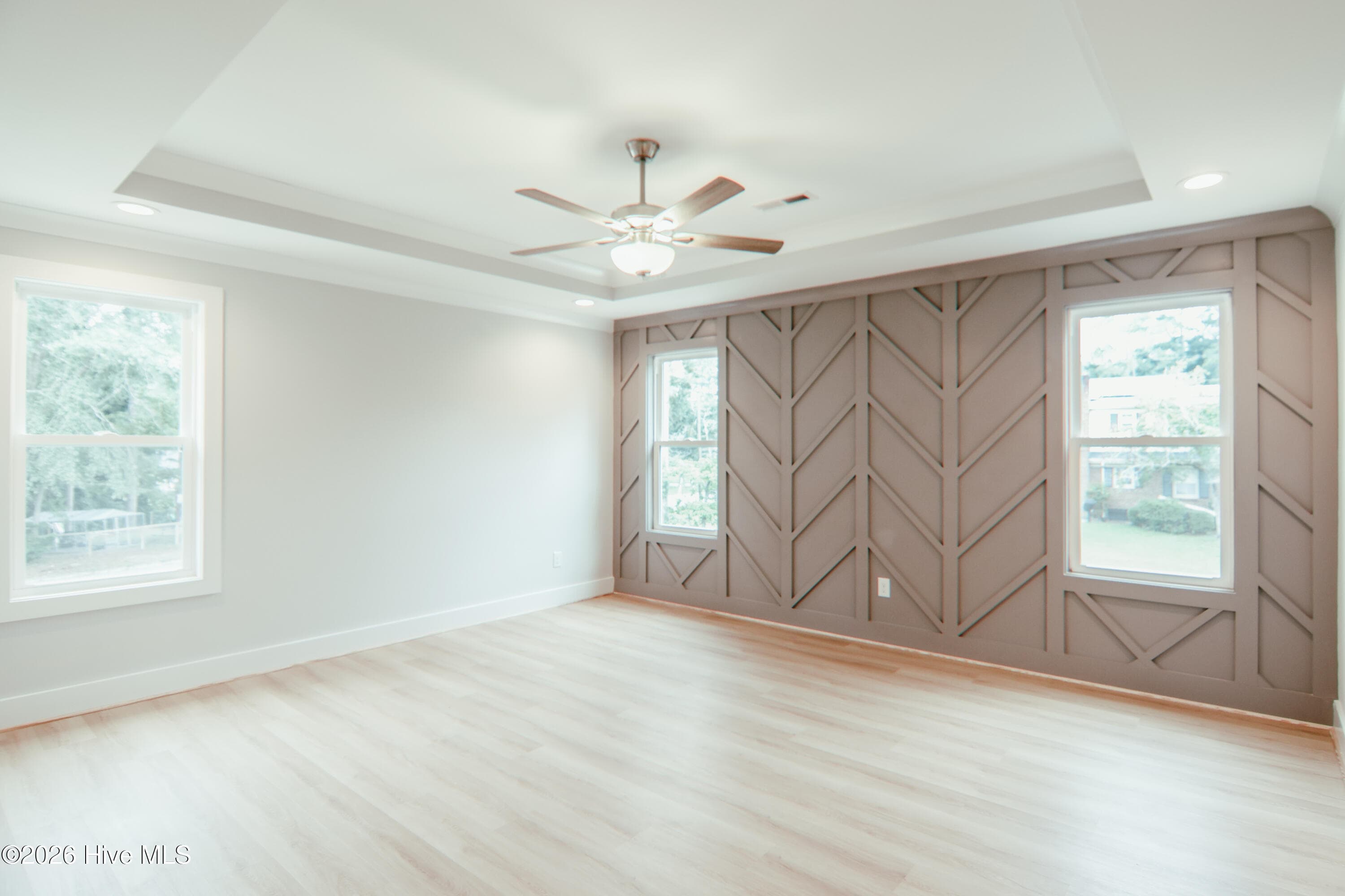Accent wall with tray ceiling, fan and can lights - 223 Glenwood Trail, Goldsboro, NC 27534