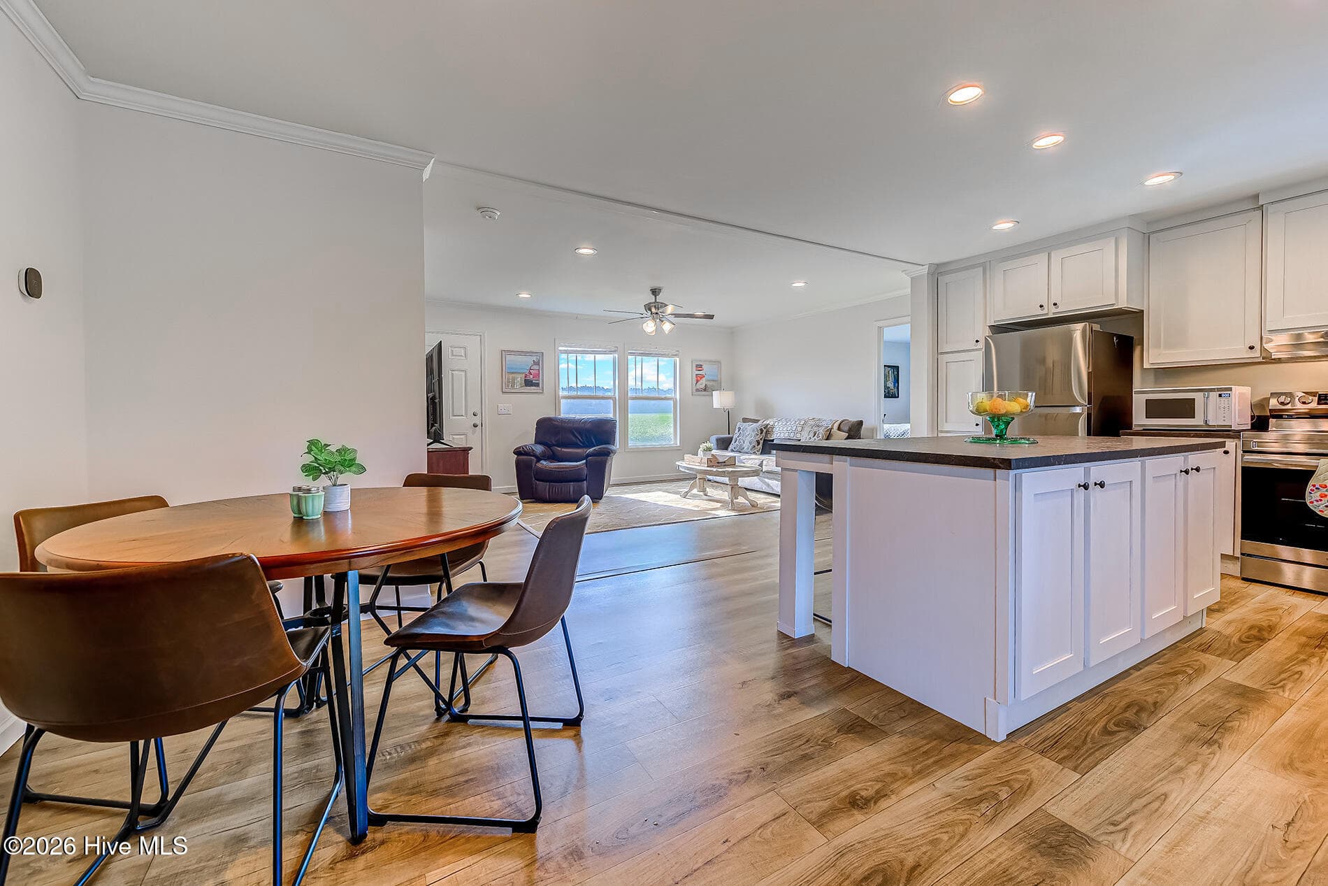 Manufactured Home at 870 Highpockets Place, Latta, SC 29565, photo 12 of 36