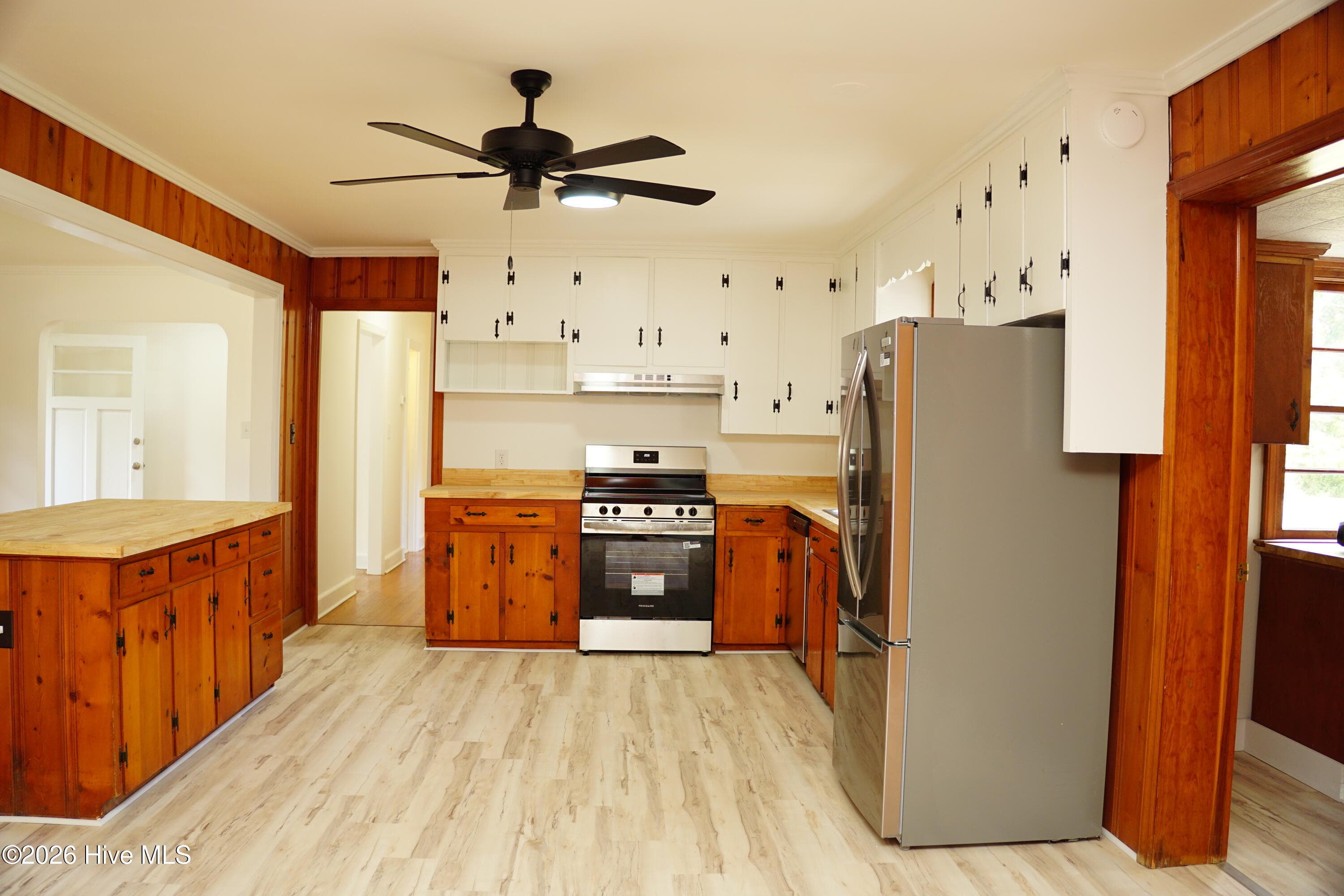 Single Family Residence at 1215 N Respess Street, Washington, NC 27889, photo 4 of 17
