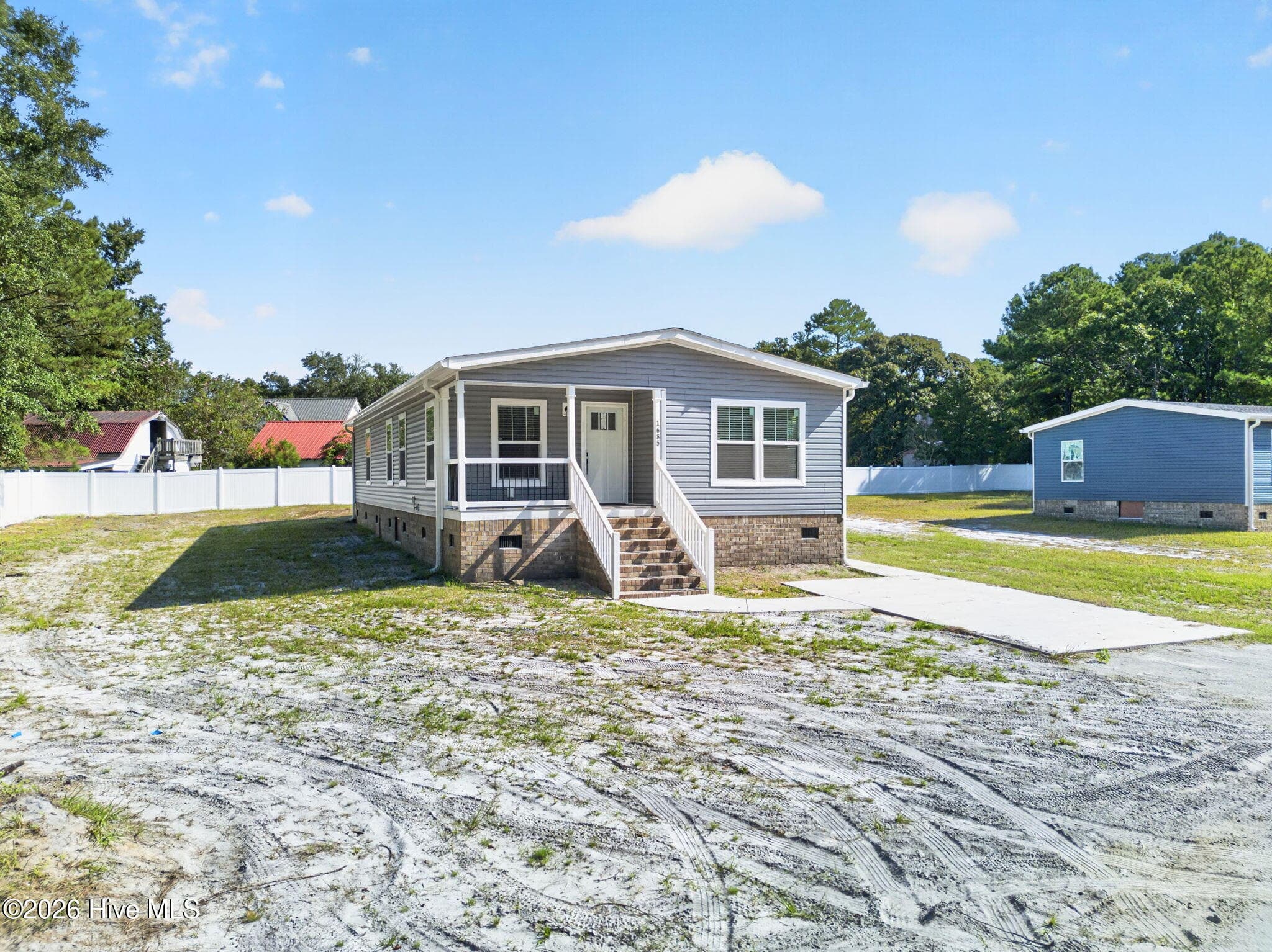 Manufactured Home at 1685 Elon Drive SW, Supply, NC 28462, photo 3 of 34