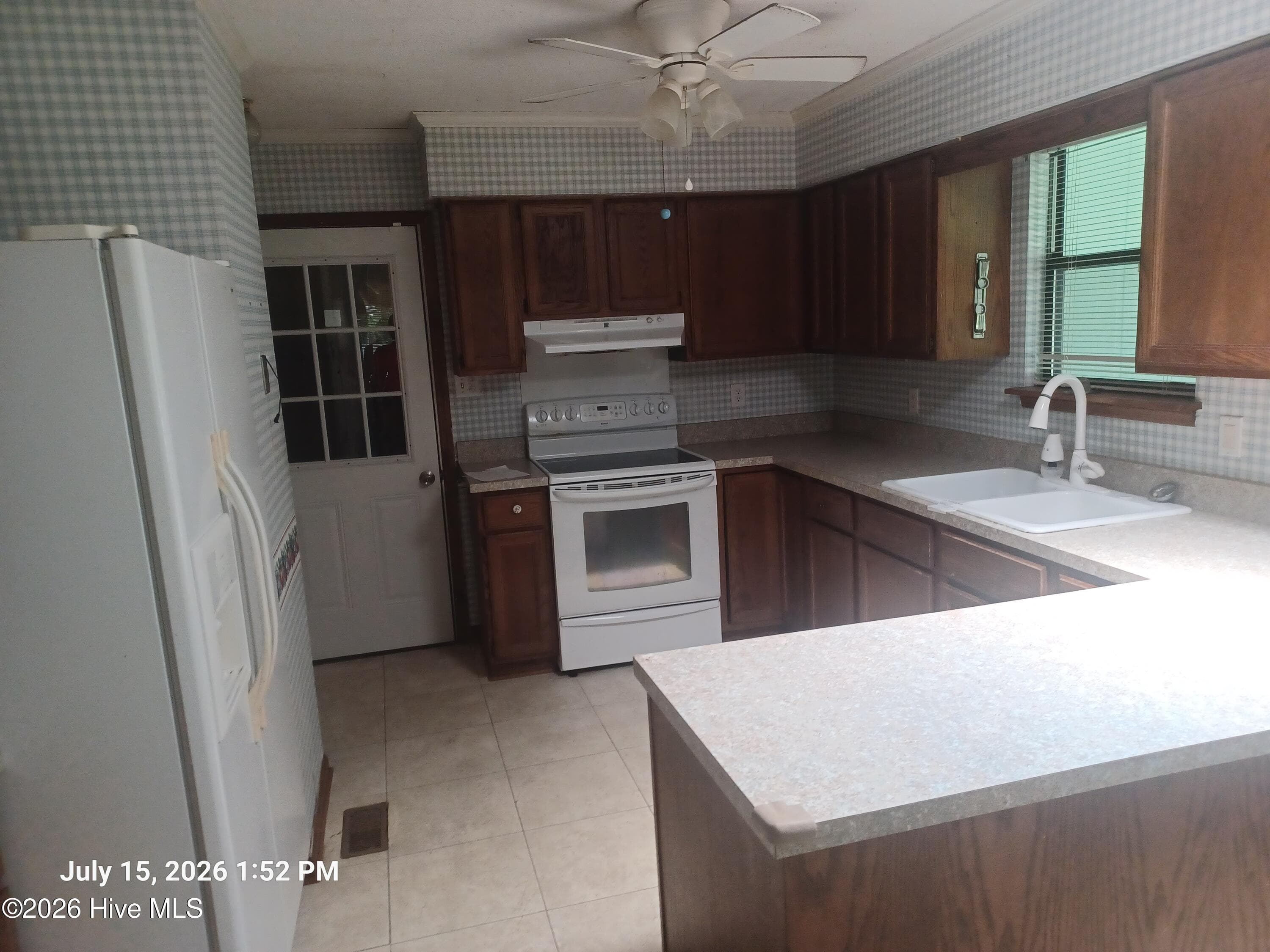 Single Family Residence at 1609 Munroe Lane, Goldsboro, NC 27534, photo 2 of 8