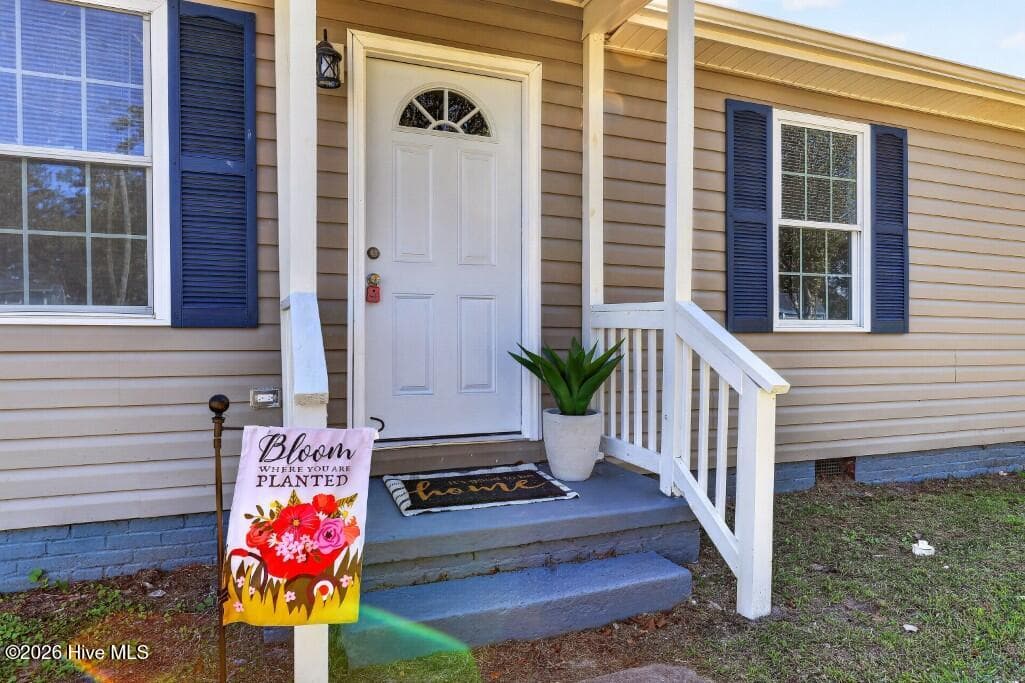 Covered Entry - 830 Clark Avenue, New Bern, NC 28560