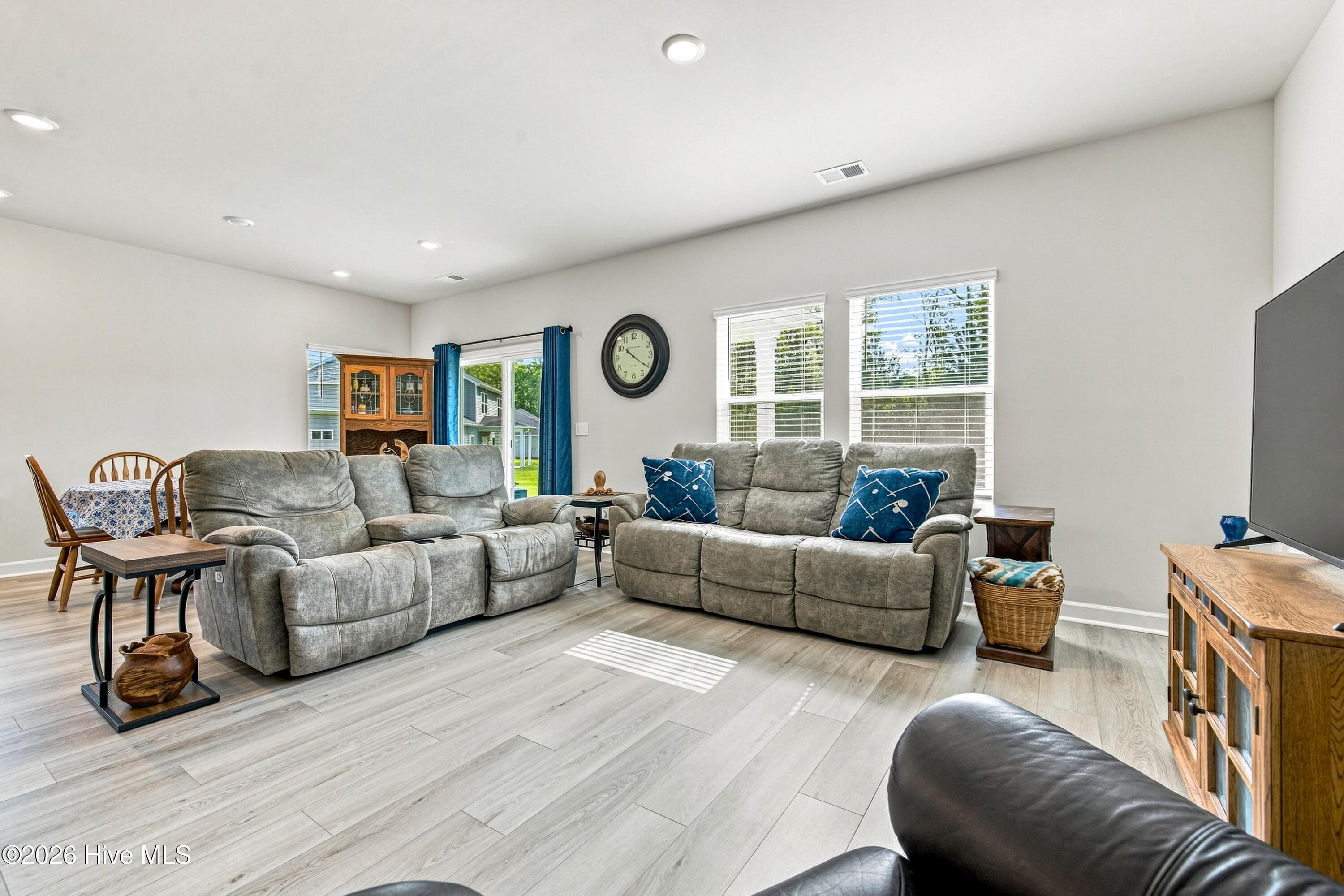Single Family Residence at 605 Blackthorne Circle NW, Calabash, NC 28467, photo 12 of 53