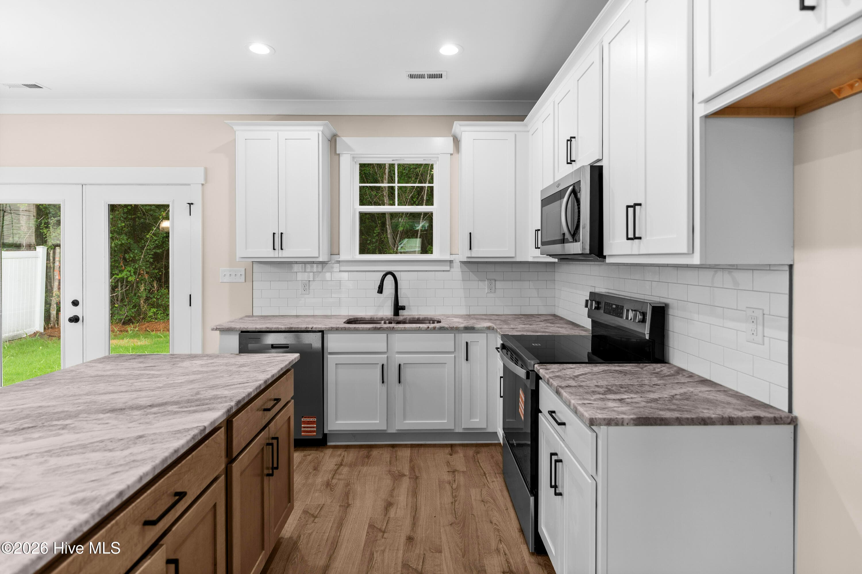 Single Family Residence at 431 Peregrine Ridge Drive, New Bern, NC 28560, photo 12 of 90