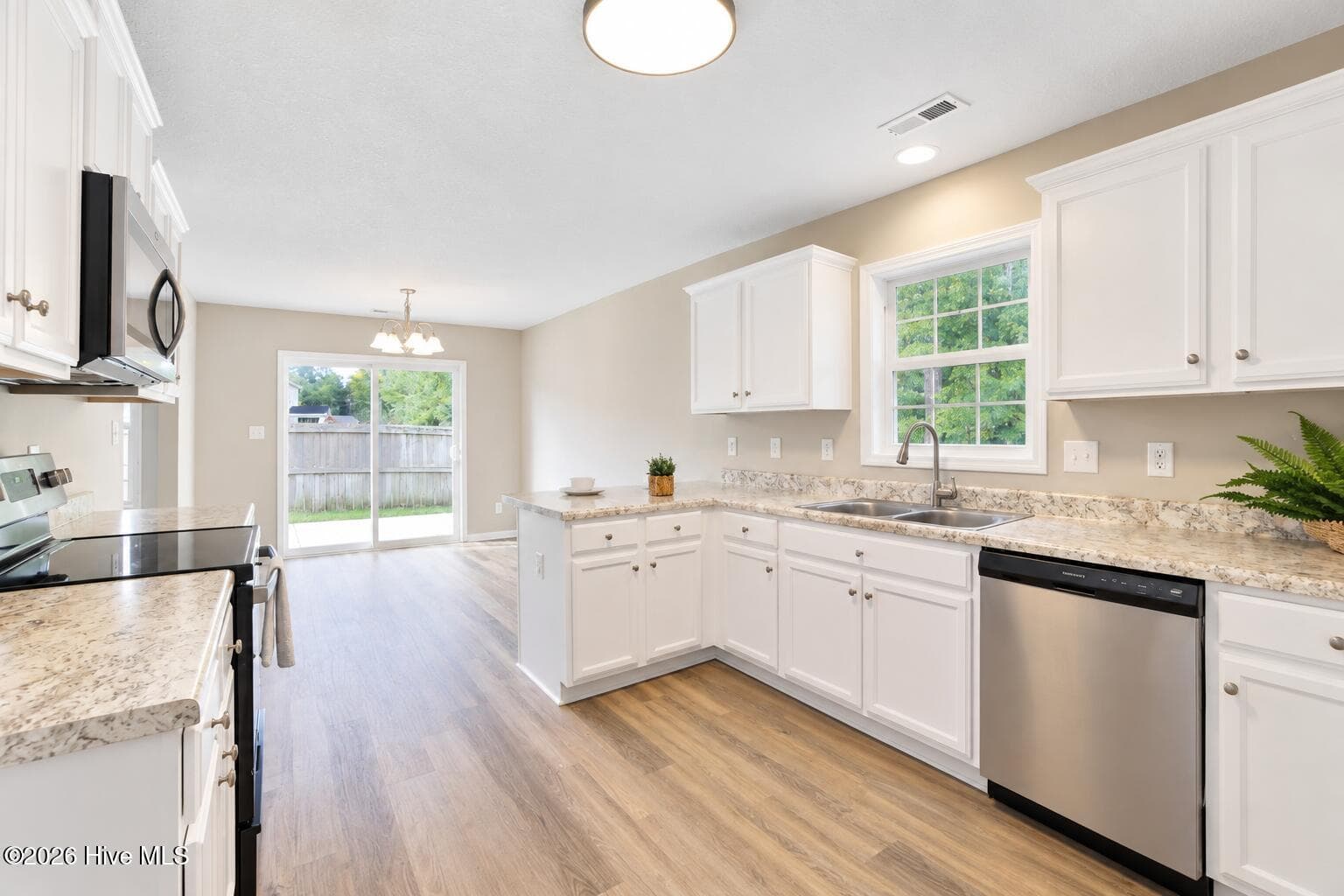 Single Family Residence at 859 Dynasty Drive, Jacksonville, NC 28546, photo 20 of 46