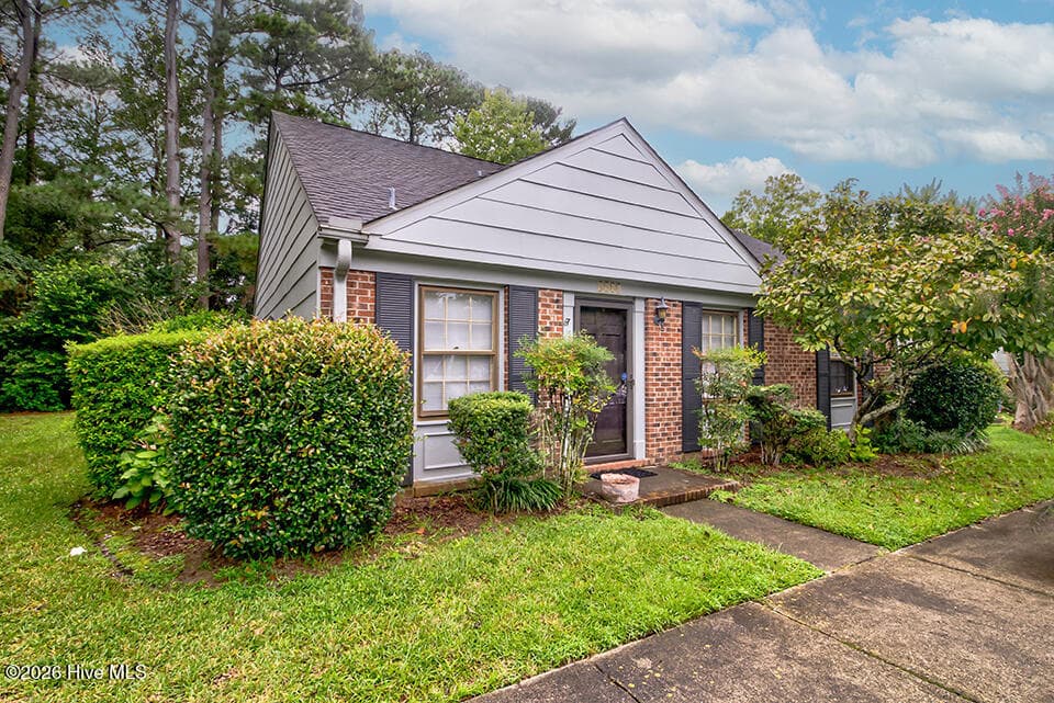 Townhouse at 4908 Marlin Court, Wilmington, NC 28403, photo 4 of 48