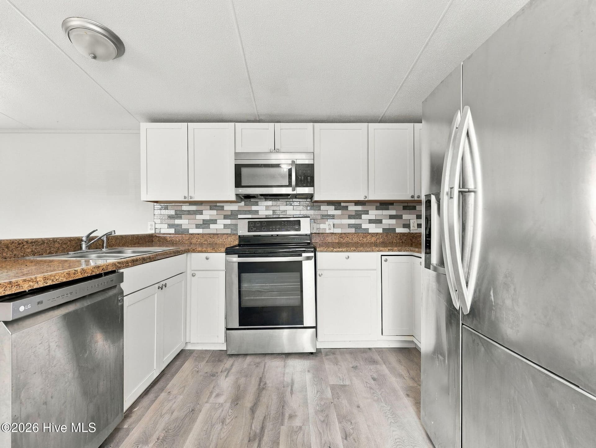 Manufactured Home at 322 N Winchester Lane, Hubert, NC 28539, photo 23 of 65