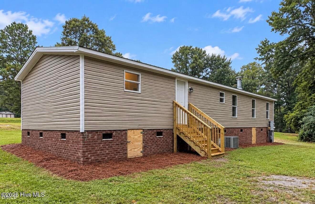 Manufactured Home at 116 Avon Lane, Newton Grove, NC 28366, photo 29 of 29
