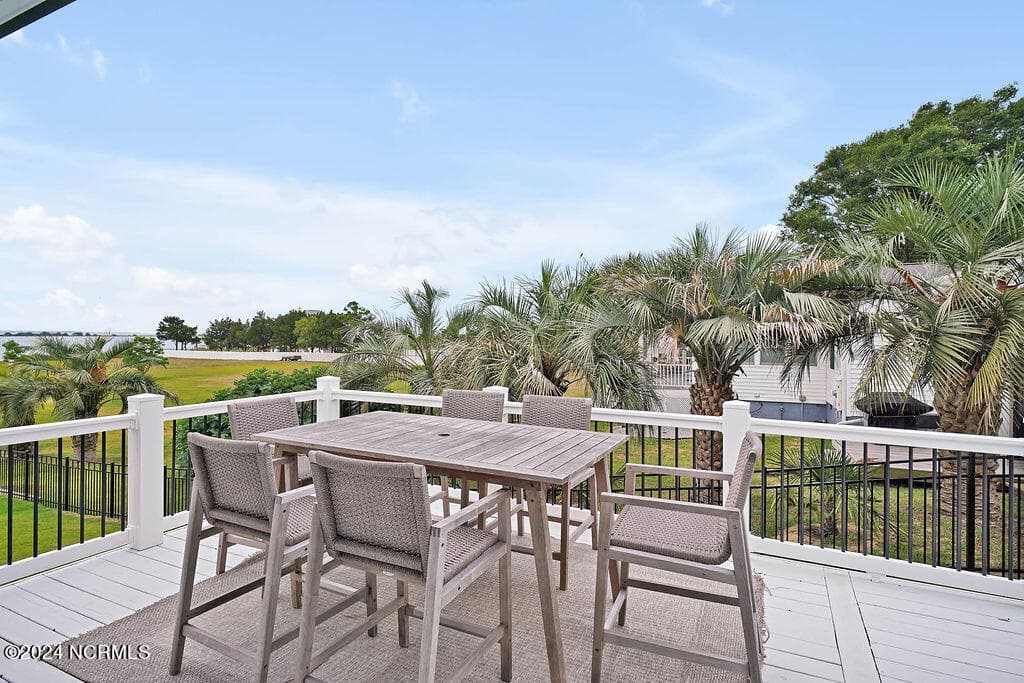 116 River Drive, Southport, NC 28461