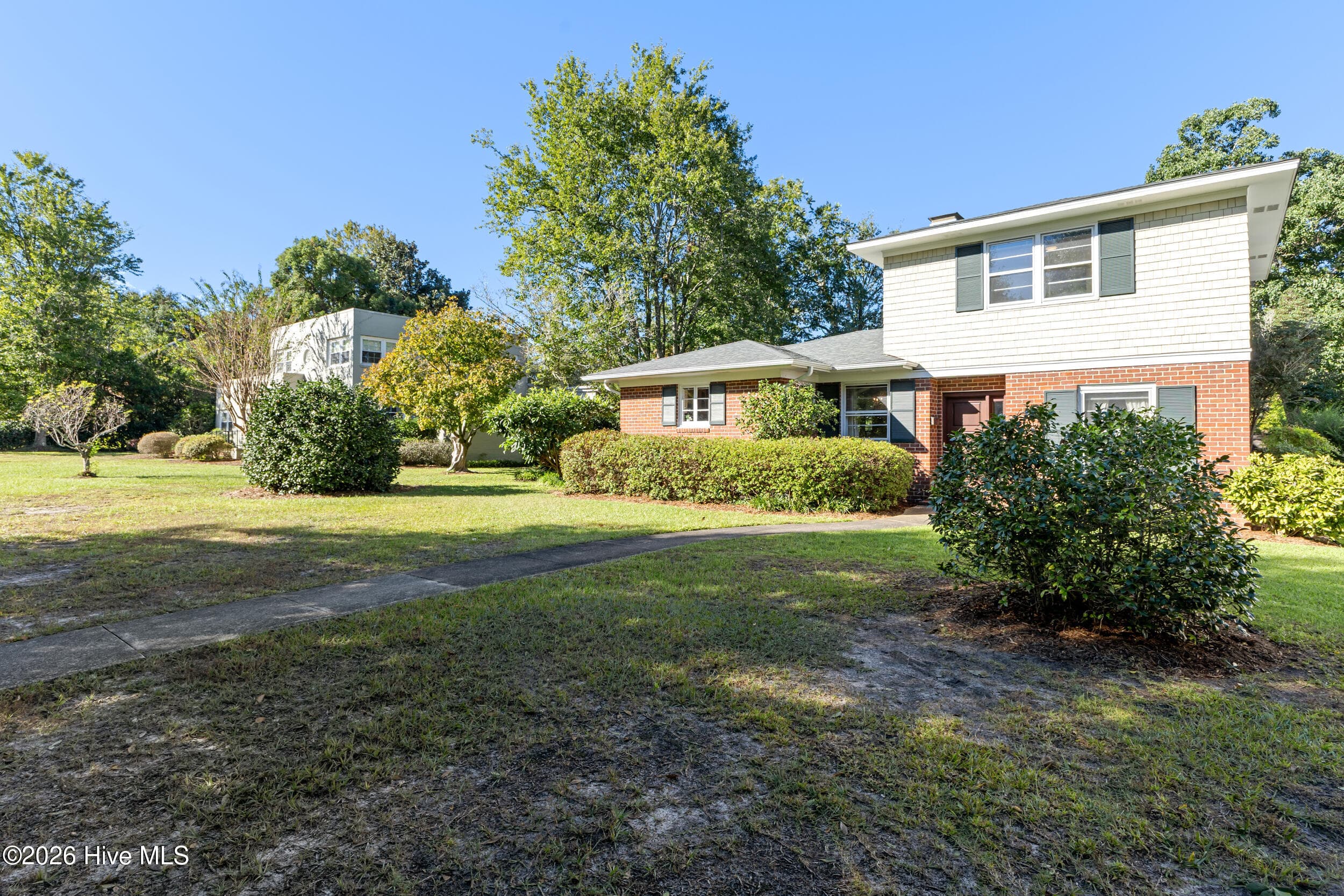 Single Family Residence at 1206 Essex Drive, Wilmington, NC 28403, photo 3 of 40