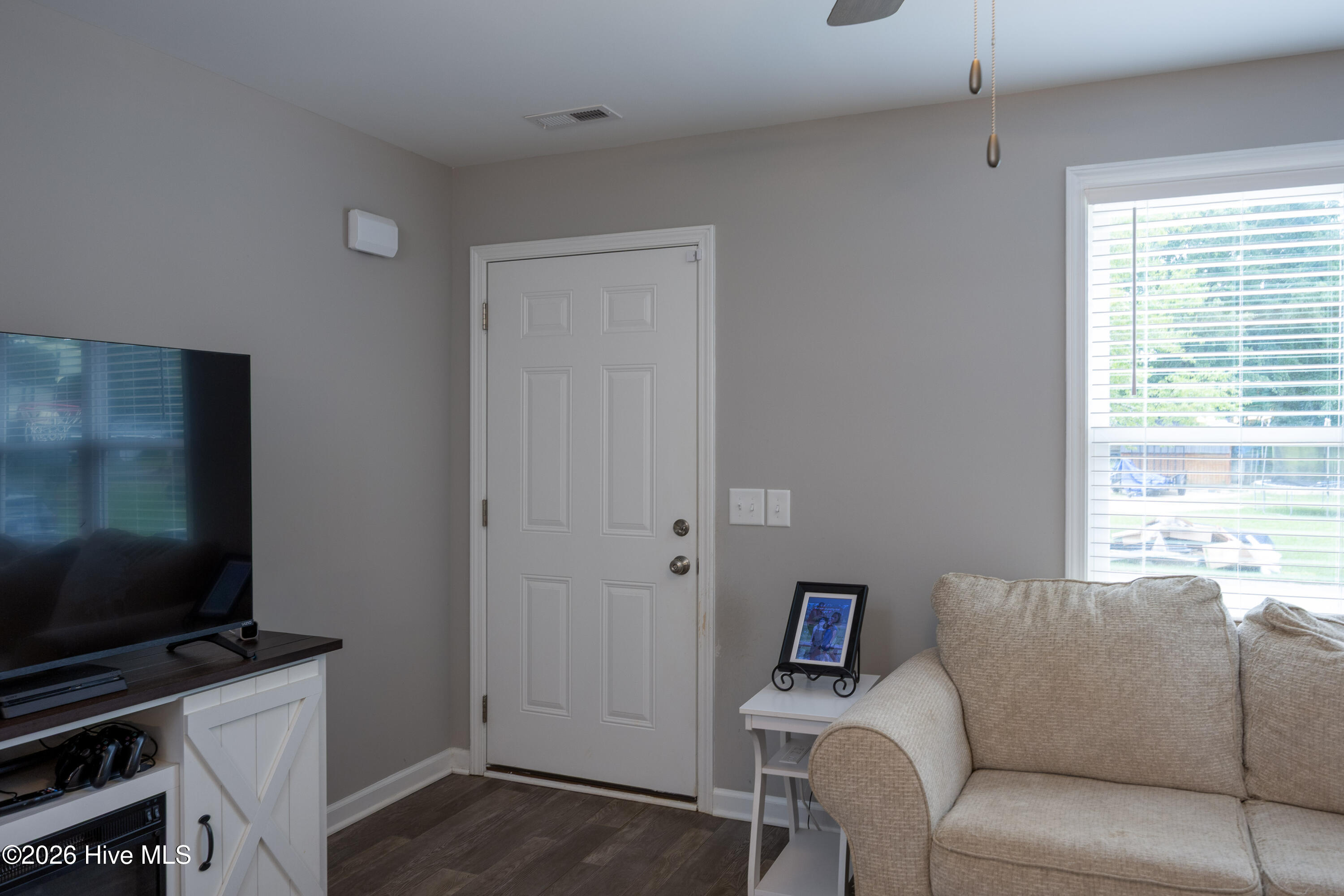 Single Family Residence at 207 Dixie Circle, Clinton, NC 28328, photo 6 of 31