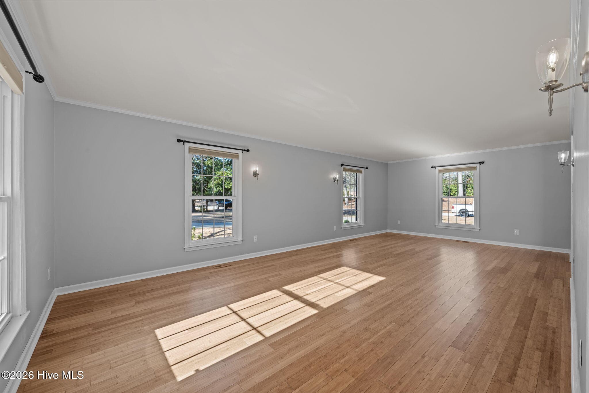 Front living room - 236 Shoreline Drive, New Bern, NC 28562