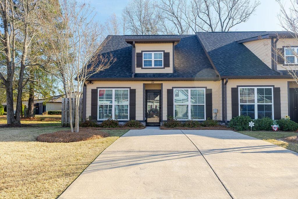 Townhouse at 314 Bordeaux Drive, Thomson, GA 30824, photo 2 of 20