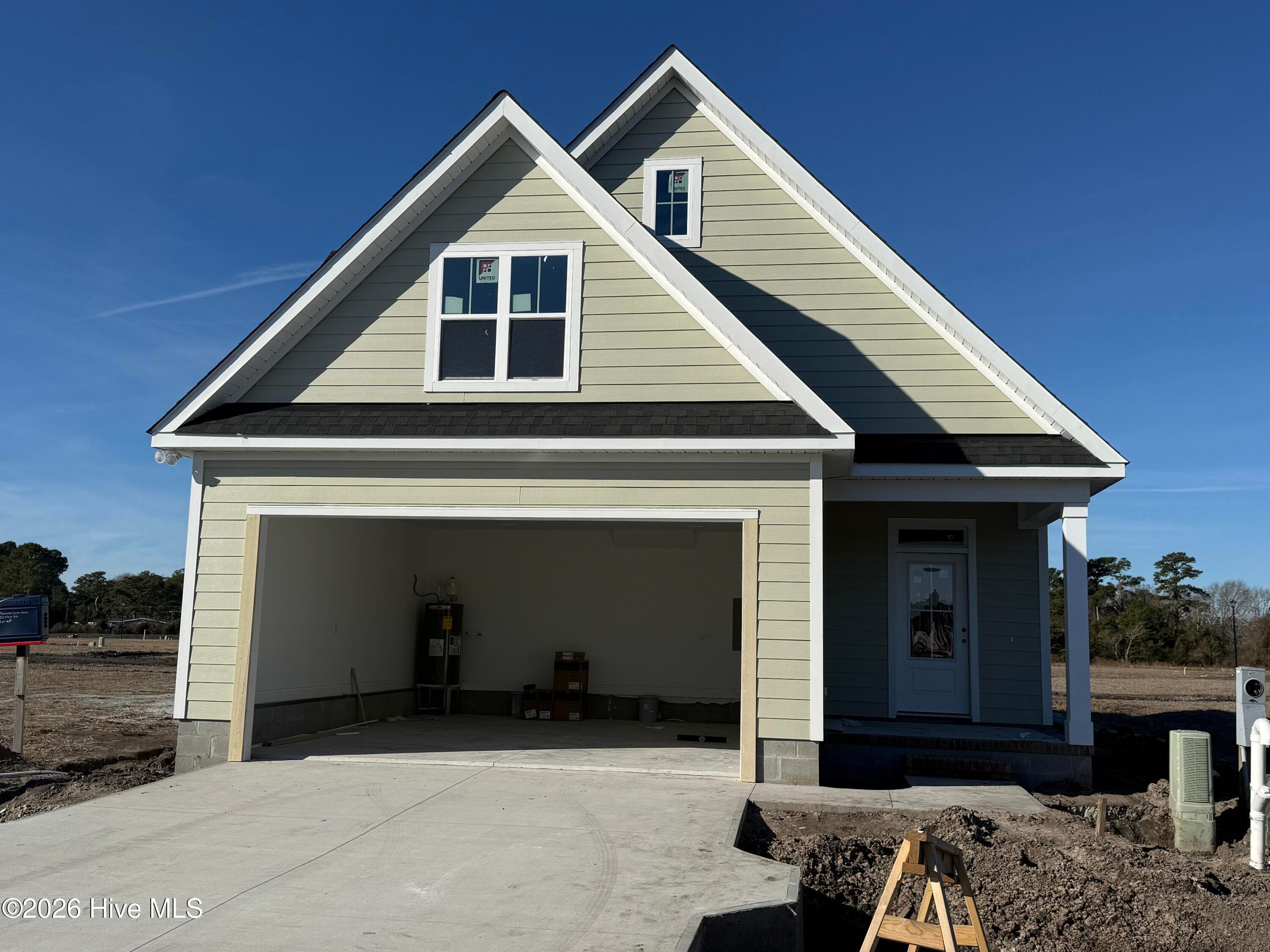 Single Family Residence at 102 Golden Finch Drive, Beaufort, NC 28516, photo 2 of 93
