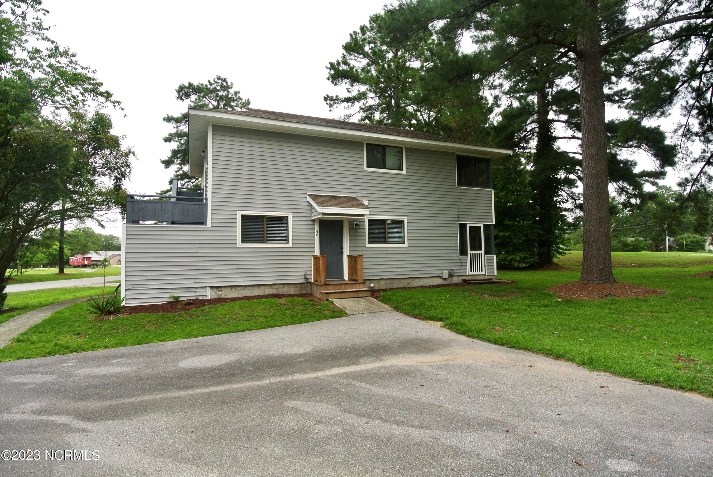 Apartment at 2 Linksiders Road, New Bern, NC 28562, photo 2 of 21