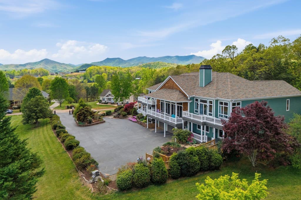 Single Family Residence at 1526 Cedar View Lane, Hiawassee, GA 30546, photo 5 of 75
