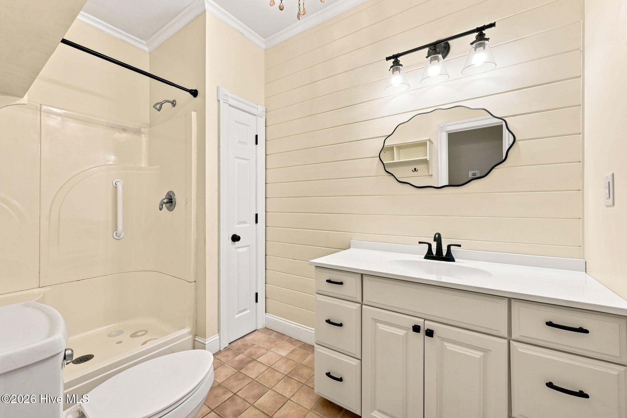 Full bath between bedroom 3 and 4 - 407 Rustic Court, Pollocksville, NC 28573