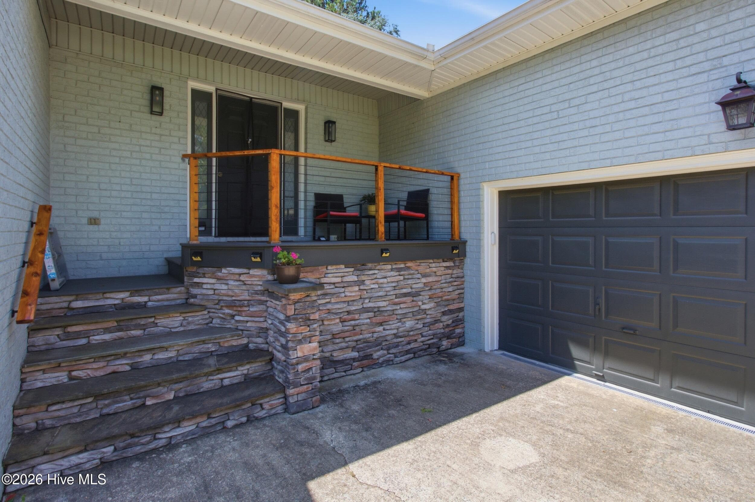 Front - 701 Plantation Drive, New Bern, NC 28562