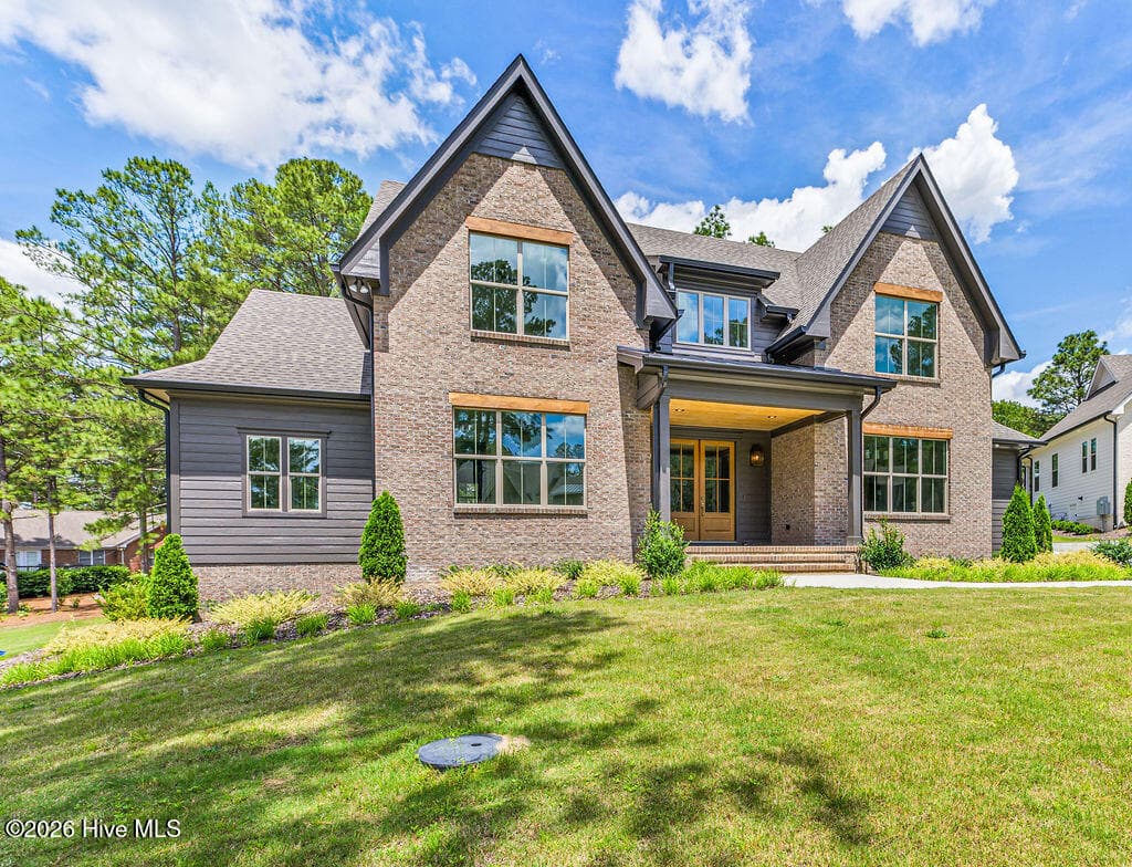 Single Family Residence at 315 Sloan Lane, Pinehurst, NC 28374, photo 4 of 131
