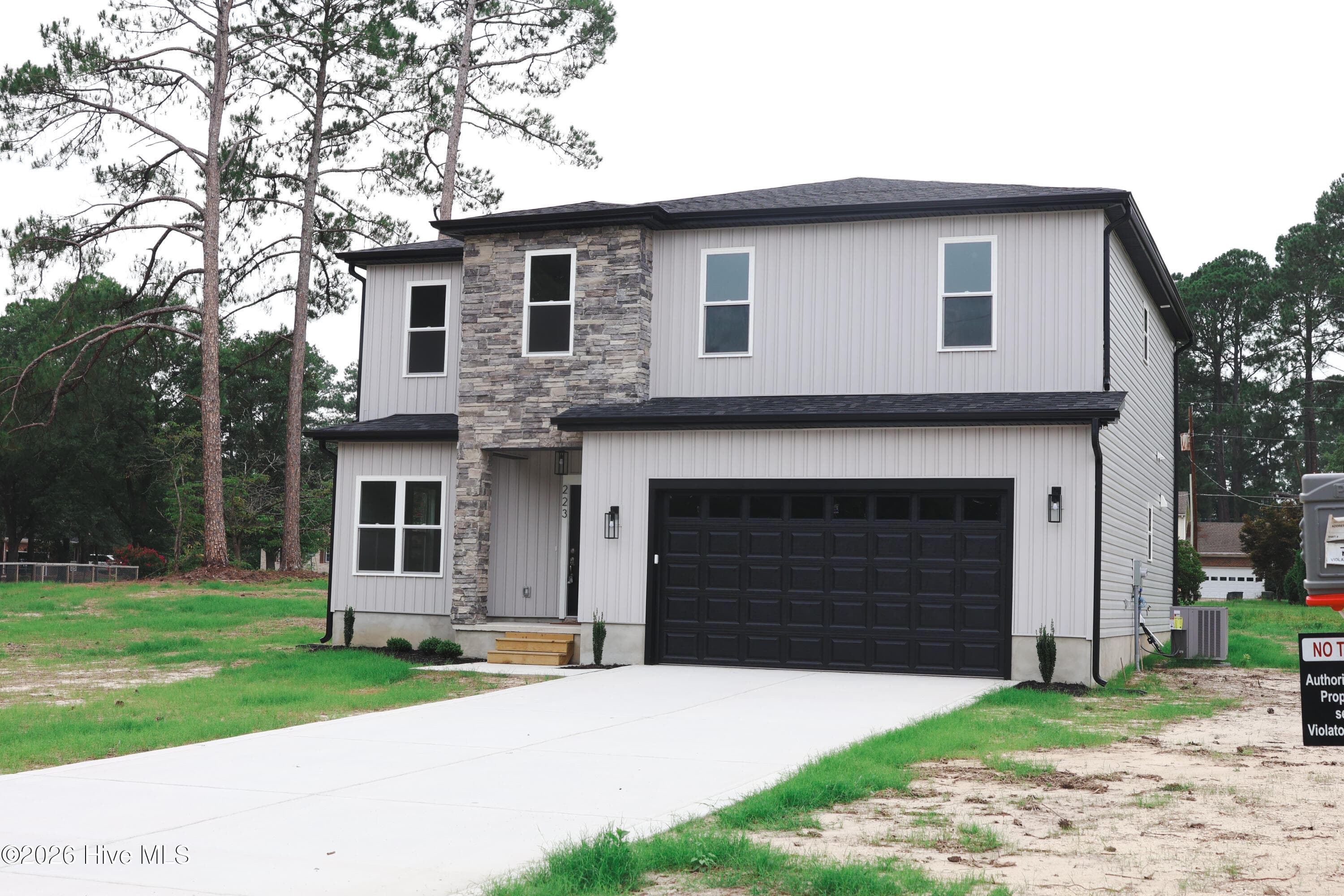 Right view - 223 Glenwood Trail, Goldsboro, NC 27534