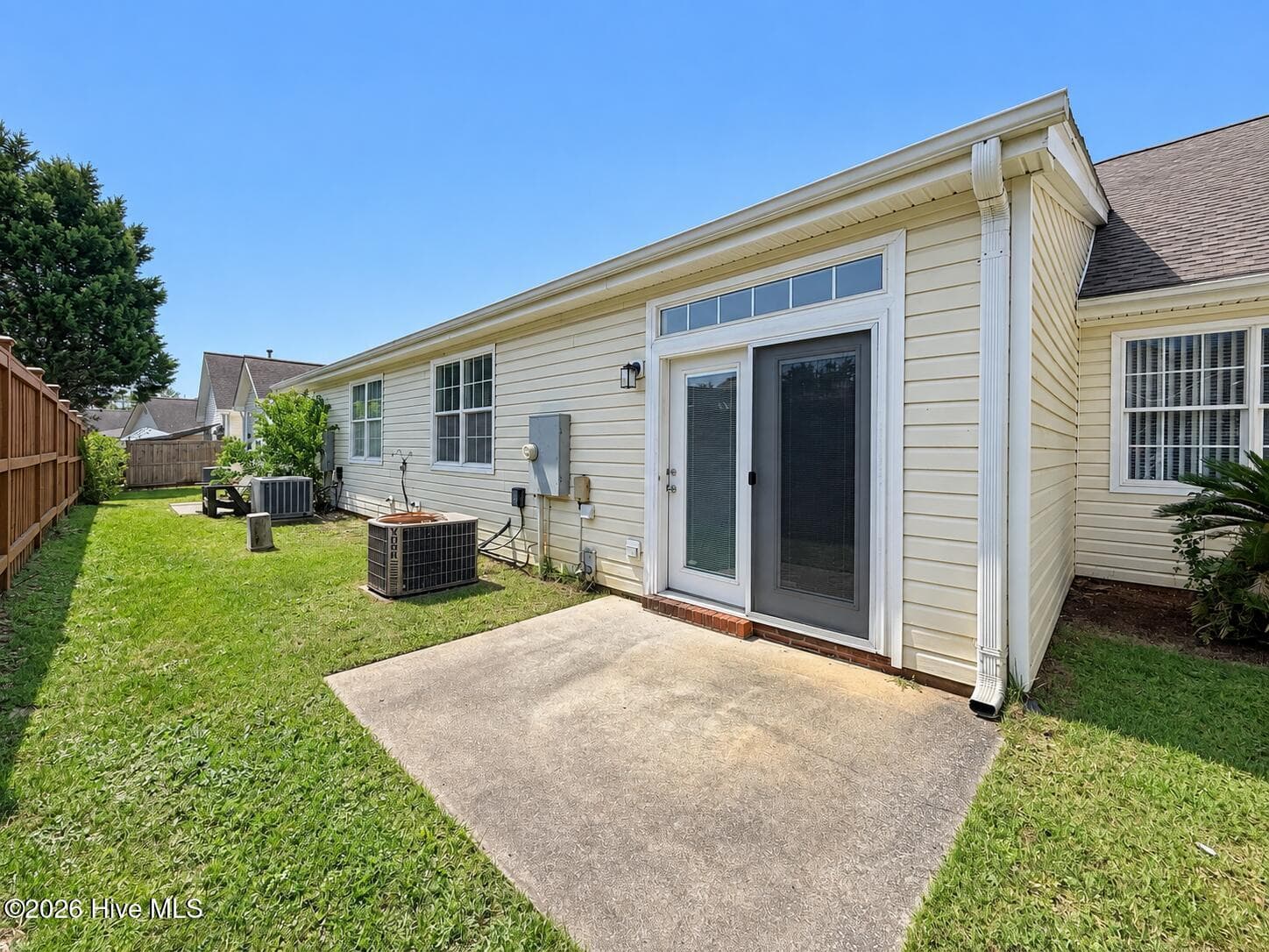 Townhouse at 1017 Avenshire Circle, Wilmington, NC 28412, photo 5 of 37