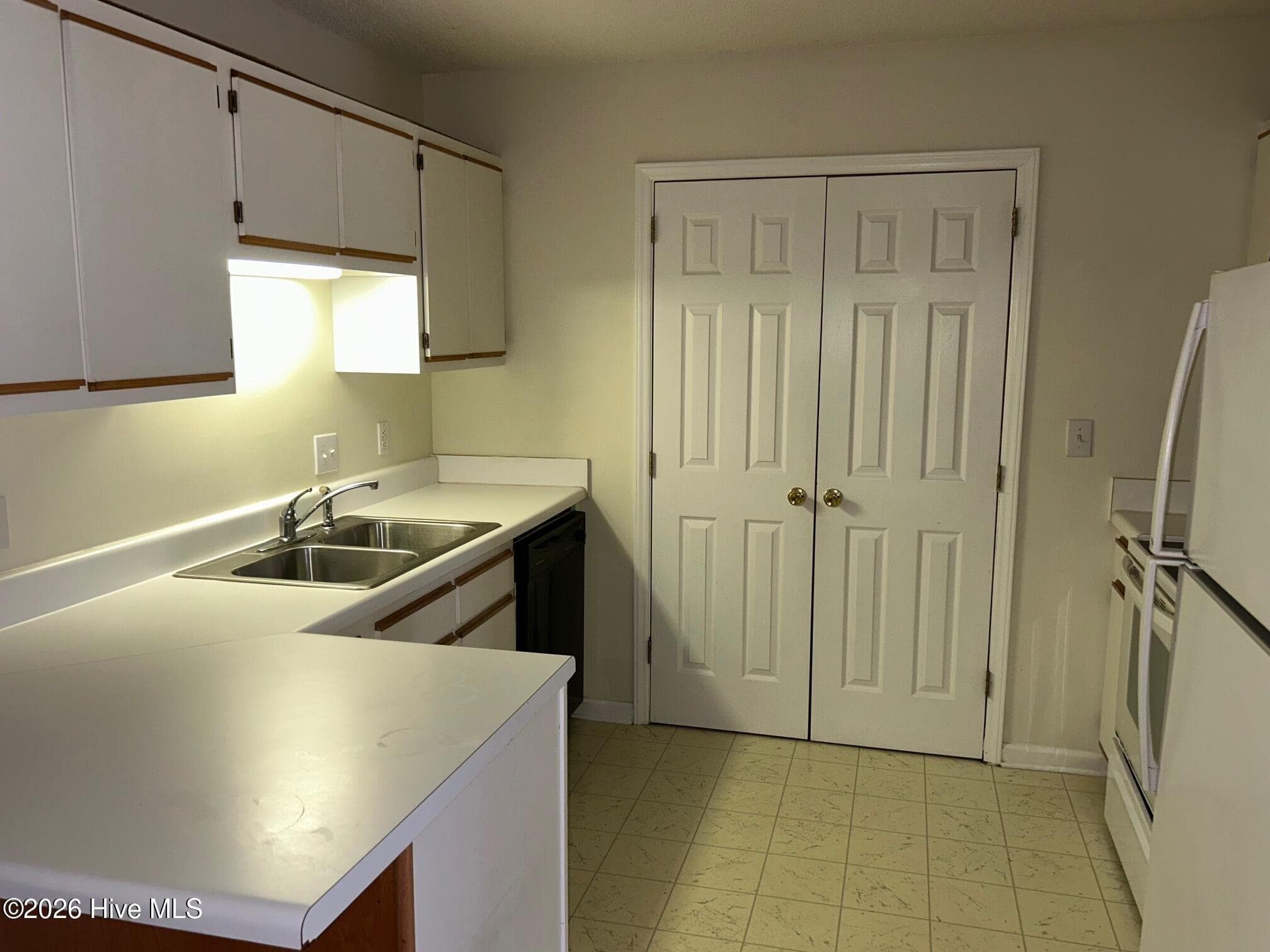 Condominium at 116 Breezewood Drive H, Greenville, NC 27858, photo 6 of 13