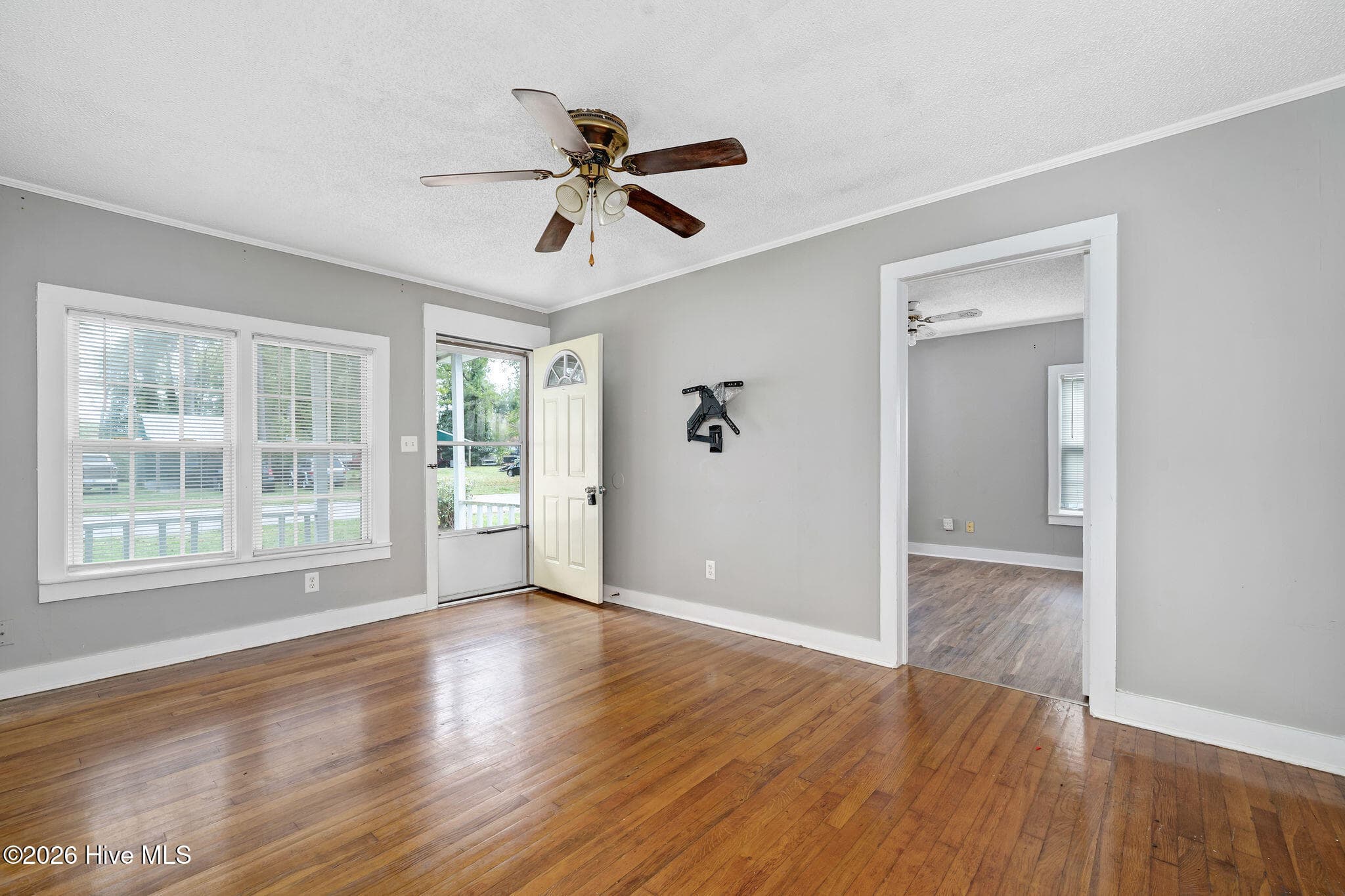 Single Family Residence at 115 E Murphy Street, Wallace, NC 28466, photo 7 of 24